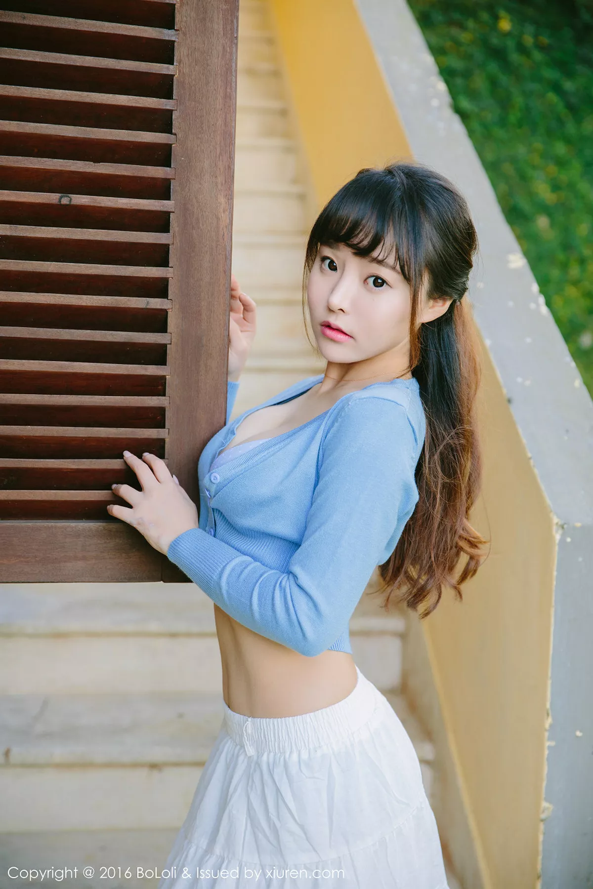 秀人集.com_[BoLoli波萝社]Vol.085_柳侑绮Sevenbaby越南大叻旅拍脱上衣秀豪乳美背写真53P