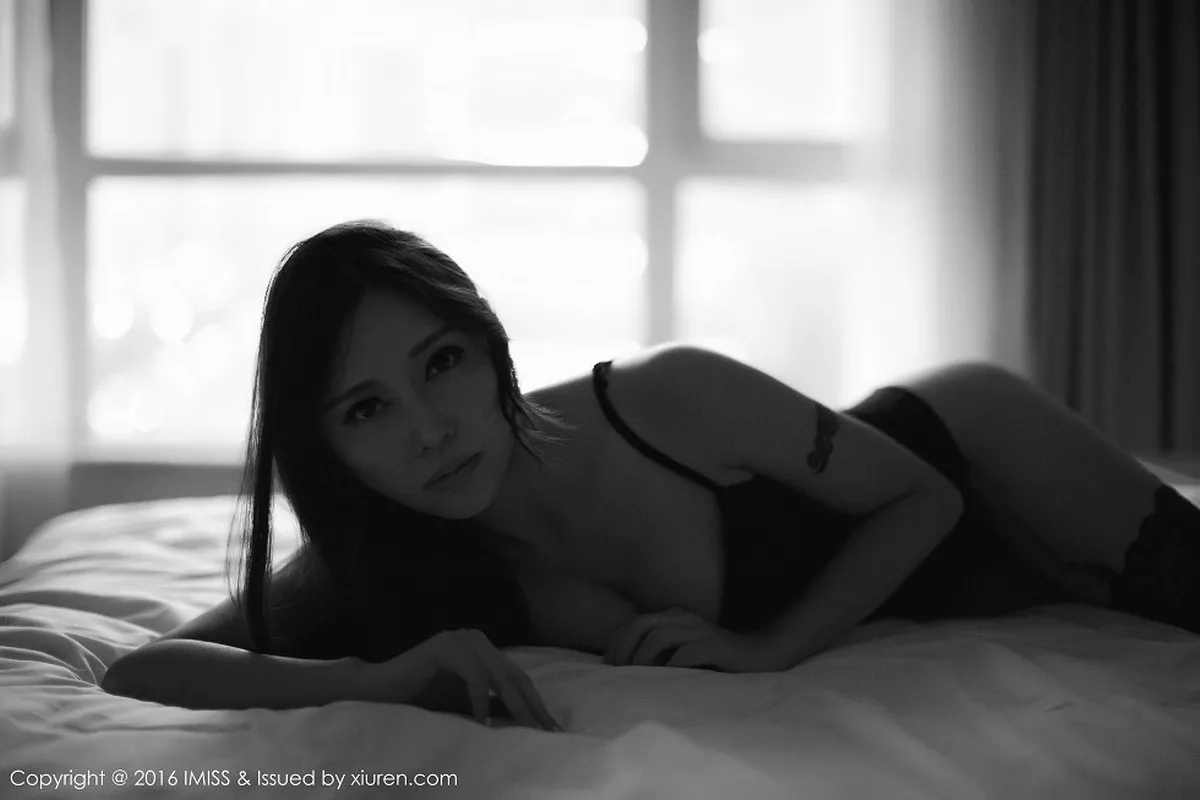 秀人集.com_[IMISS爱蜜社]Vol.064_性感美女樂樂Mango浴室里白色内衣湿身秀美乳诱惑写真52P