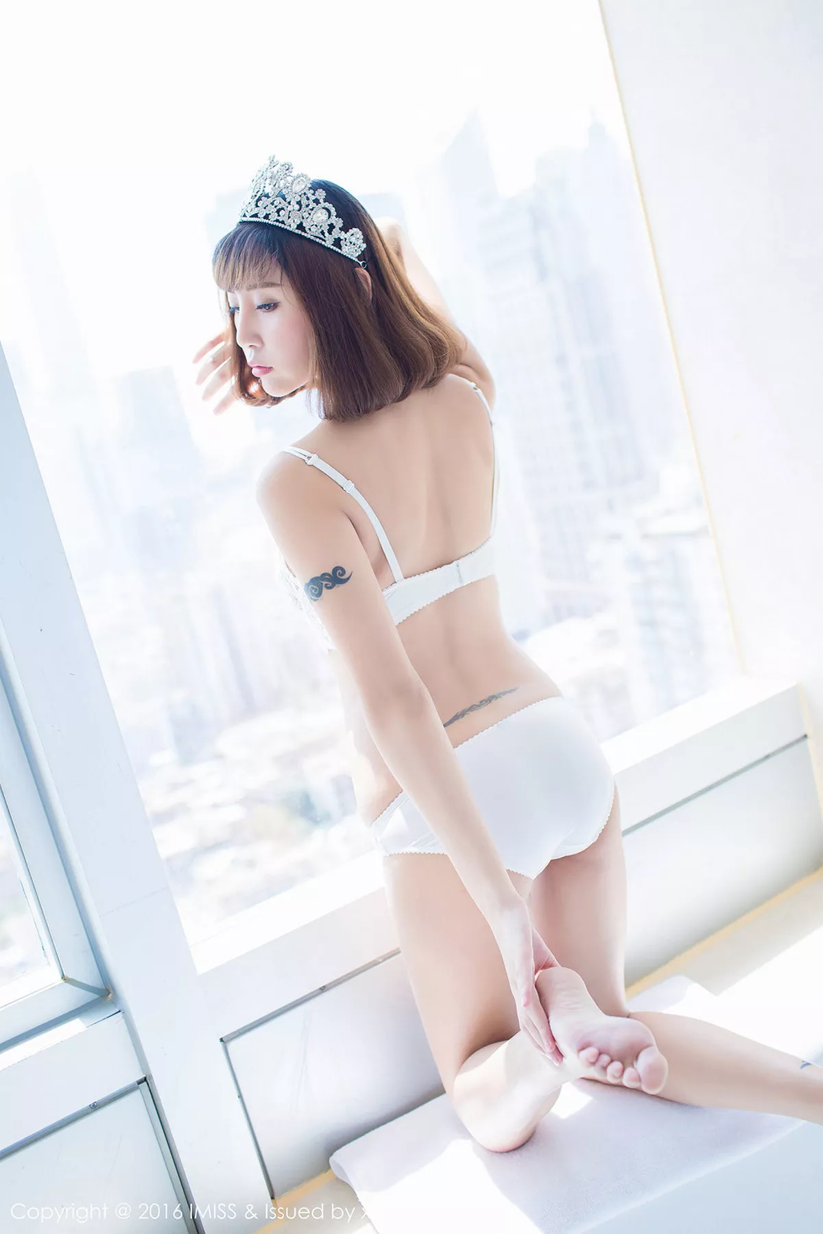 秀人集.com_[IMISS爱蜜社]Vol.077_嫩模樂樂Mango红色缕空蕾丝薄纱睡裙完美诱惑秀美乳48P