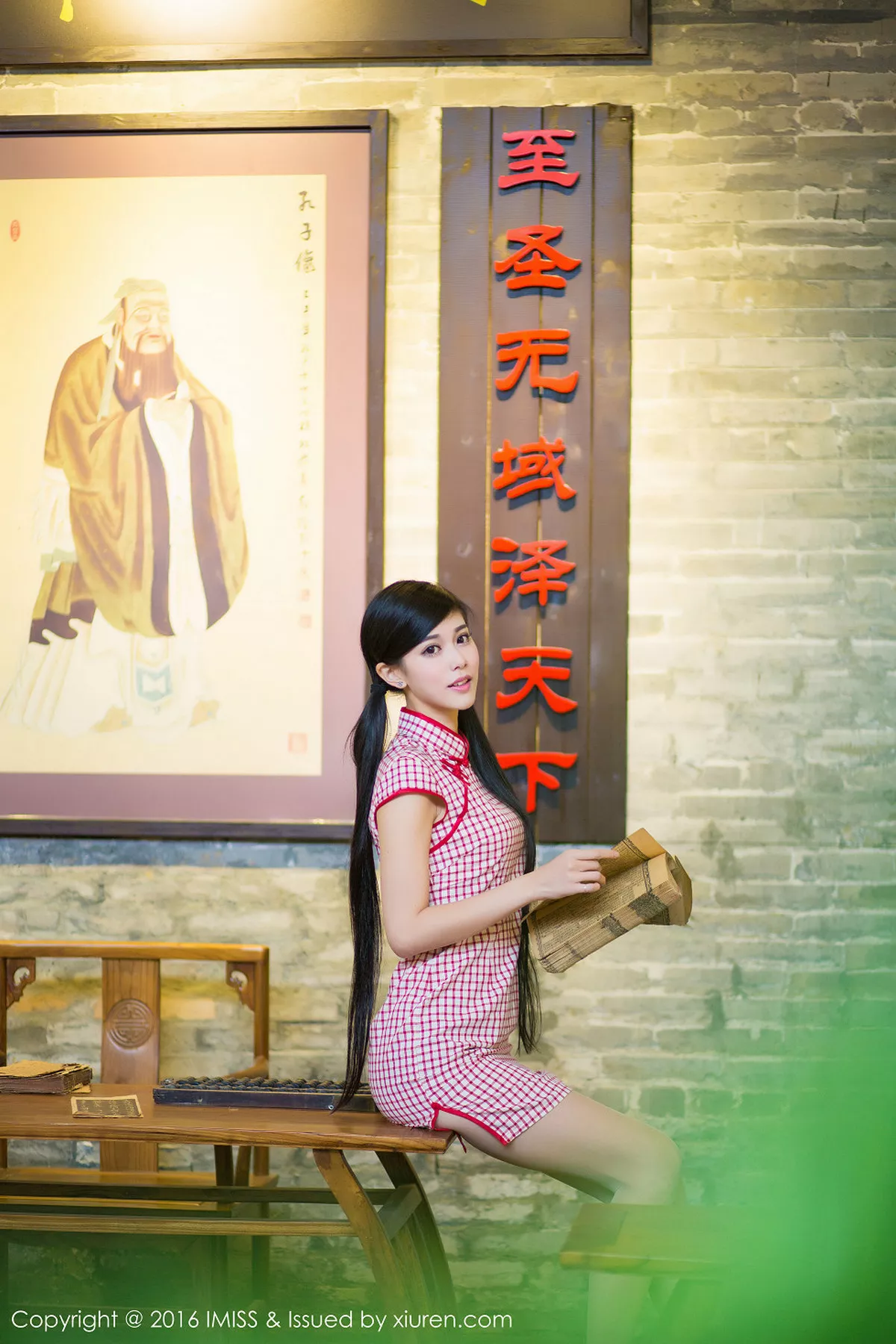 秀人集.com_[IMISS爱蜜社]Vol.070_嫩模王曼妮&谭小雅古典旗袍风完美身材性感迷人写真60P