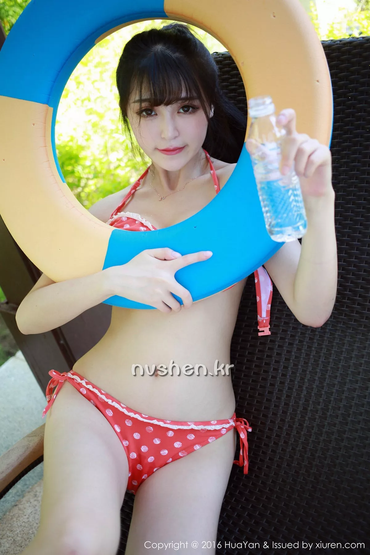 秀人集.com_[HuaYan花の颜]Vol.009_嫩模伊小七MoMo三亚旅拍泳池边红色比基尼性感写真52P