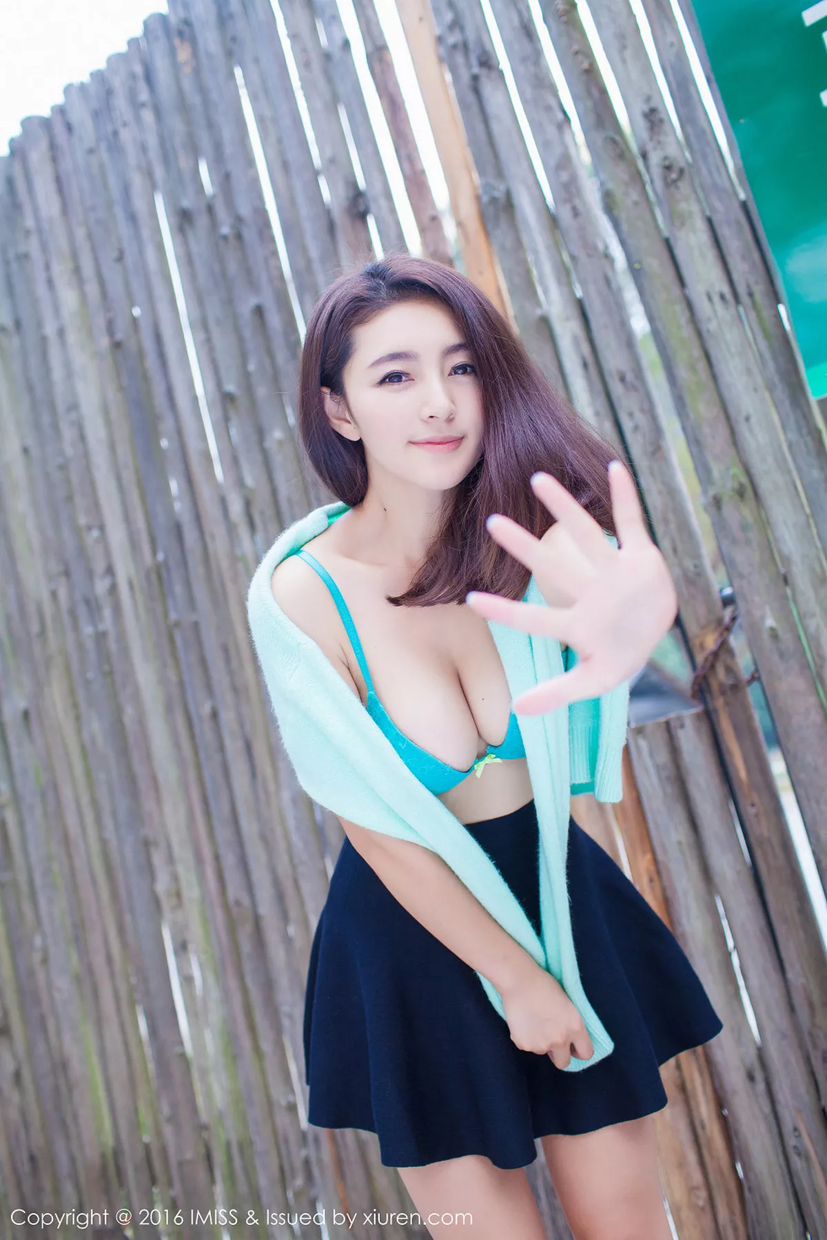秀人集.com_[IMISS爱蜜社]Vol.066_嫩模夏茉GIGI豪车美女性感比基尼完美身材写真58P