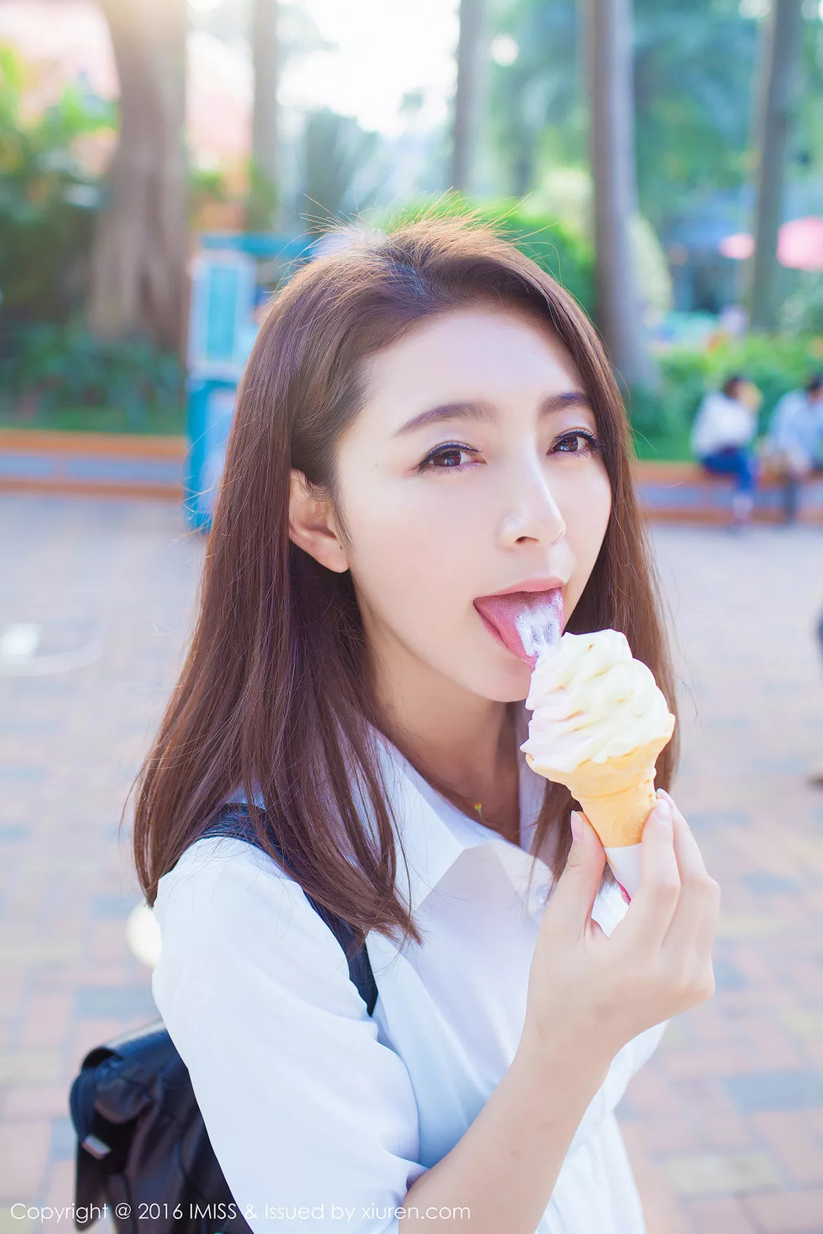 秀人集.com_[IMISS爱蜜社]Vol.066_嫩模夏茉GIGI豪车美女性感比基尼完美身材写真58P