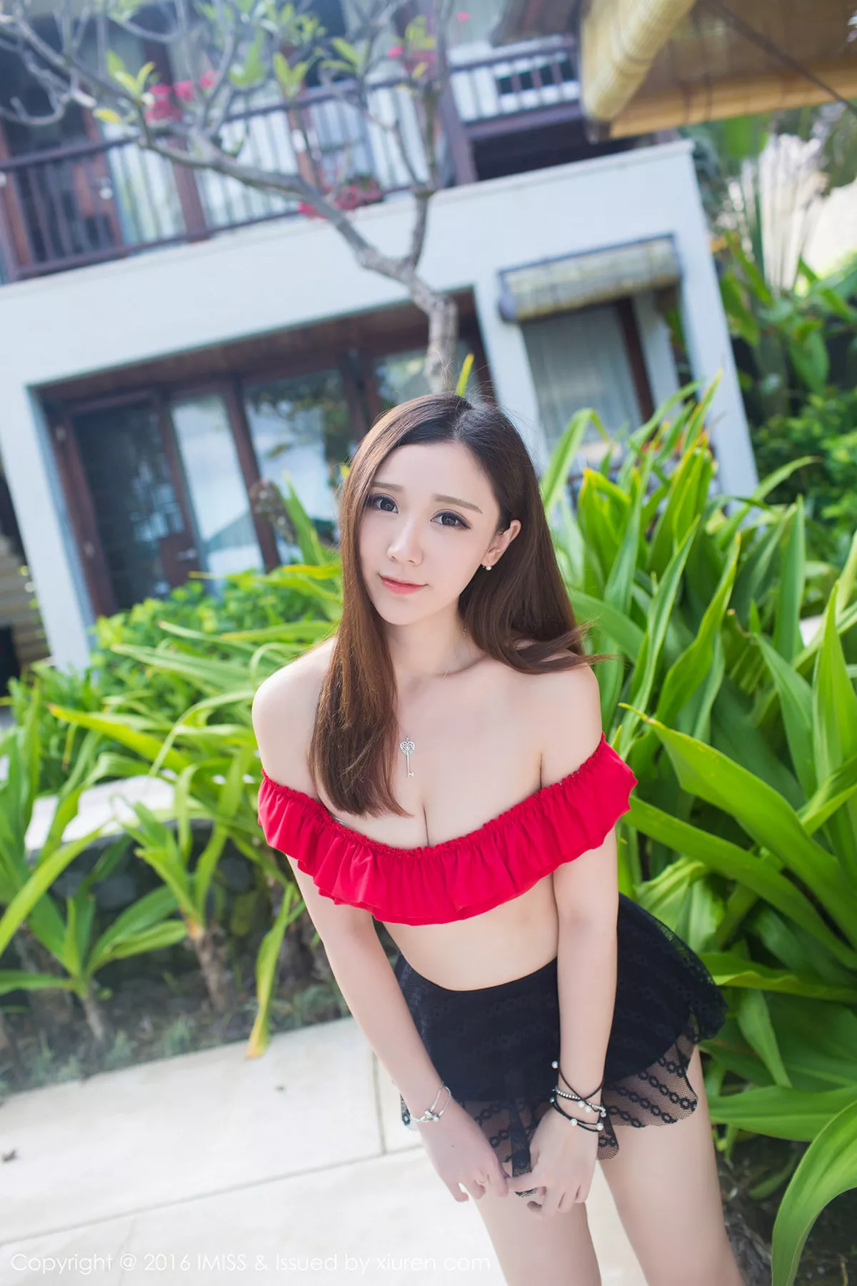 秀人集.com_[IMISS爱蜜社]Vol.102_气质女神淼淼萌萌哒巴厘岛旅拍清纯白纱长裙清新写真49P