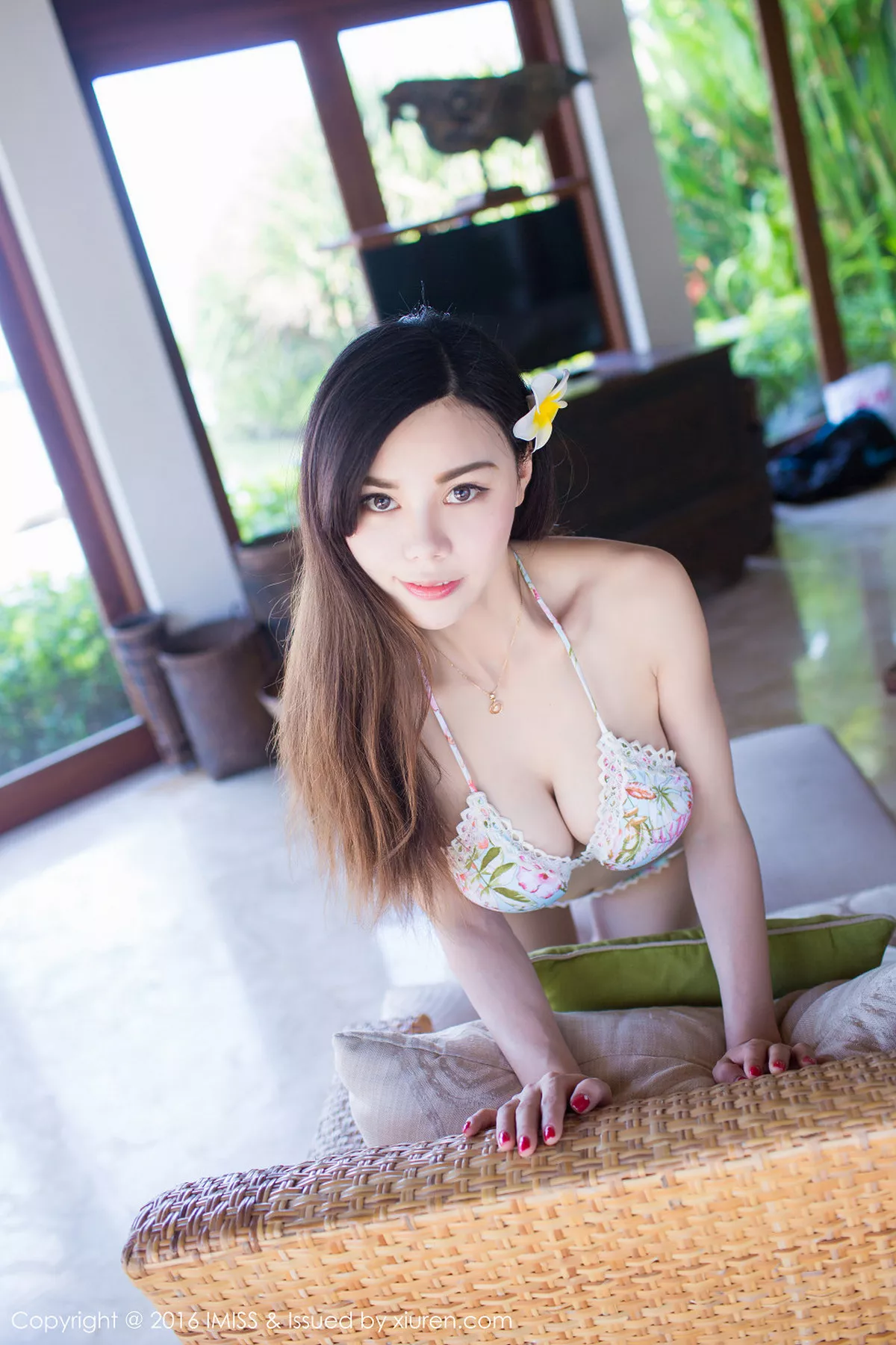 秀人集.com_[IMISS爱蜜社]Vol.104_嫩模沈佳熹巴厘岛旅拍性感比基尼侧露美乳极致诱惑写真54P