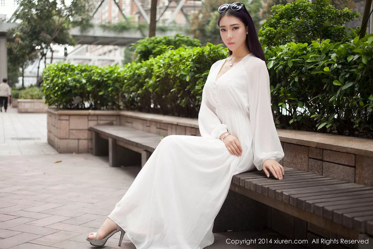 秀人集.com_[XiuRen秀人网]No.131_嫩模梦娜Vanessa白色连身睡裙大尺度真空美胸诱惑写真58P