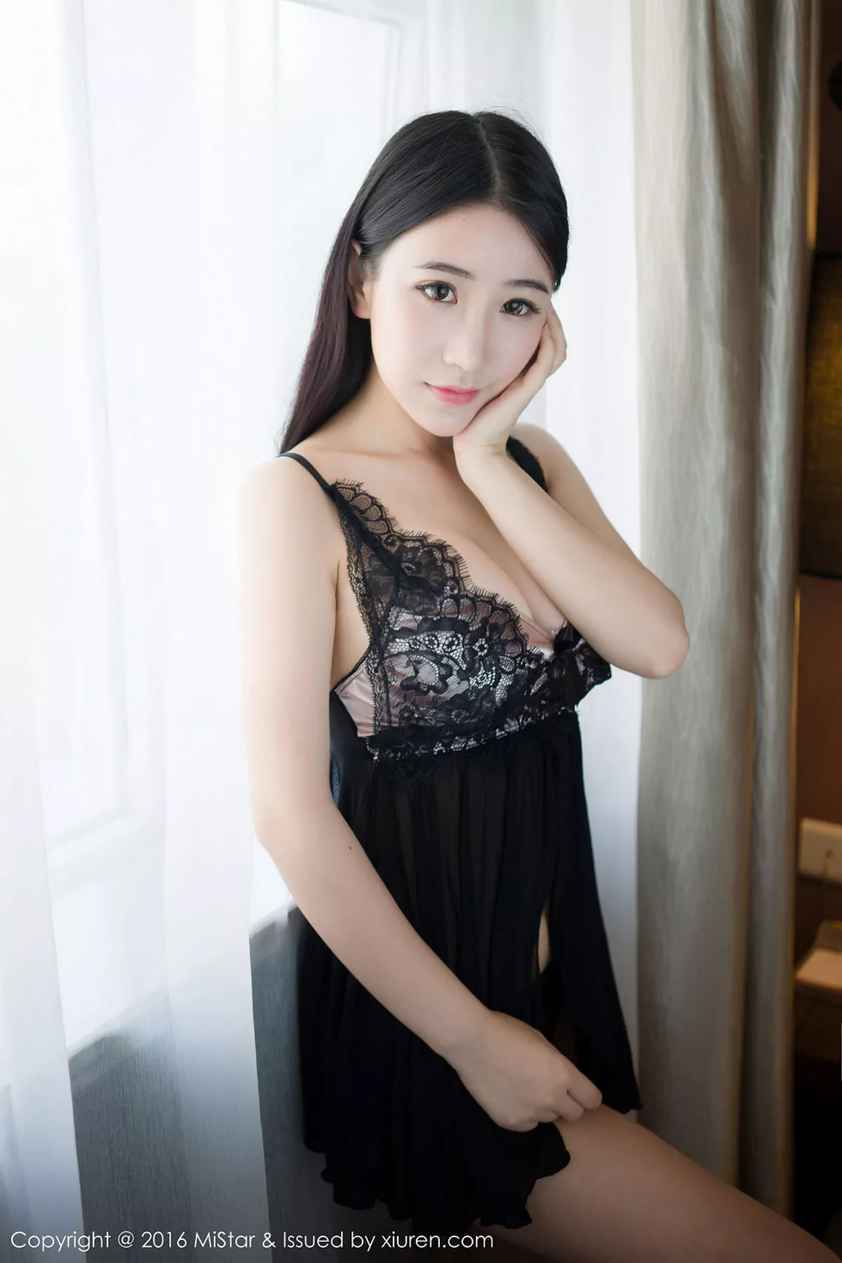 秀人集.com_[MiStar魅妍社]Vol.111_嫩模谢芷馨Sindy性感女仆装秀魔鬼身材豪乳翘臀写真45P