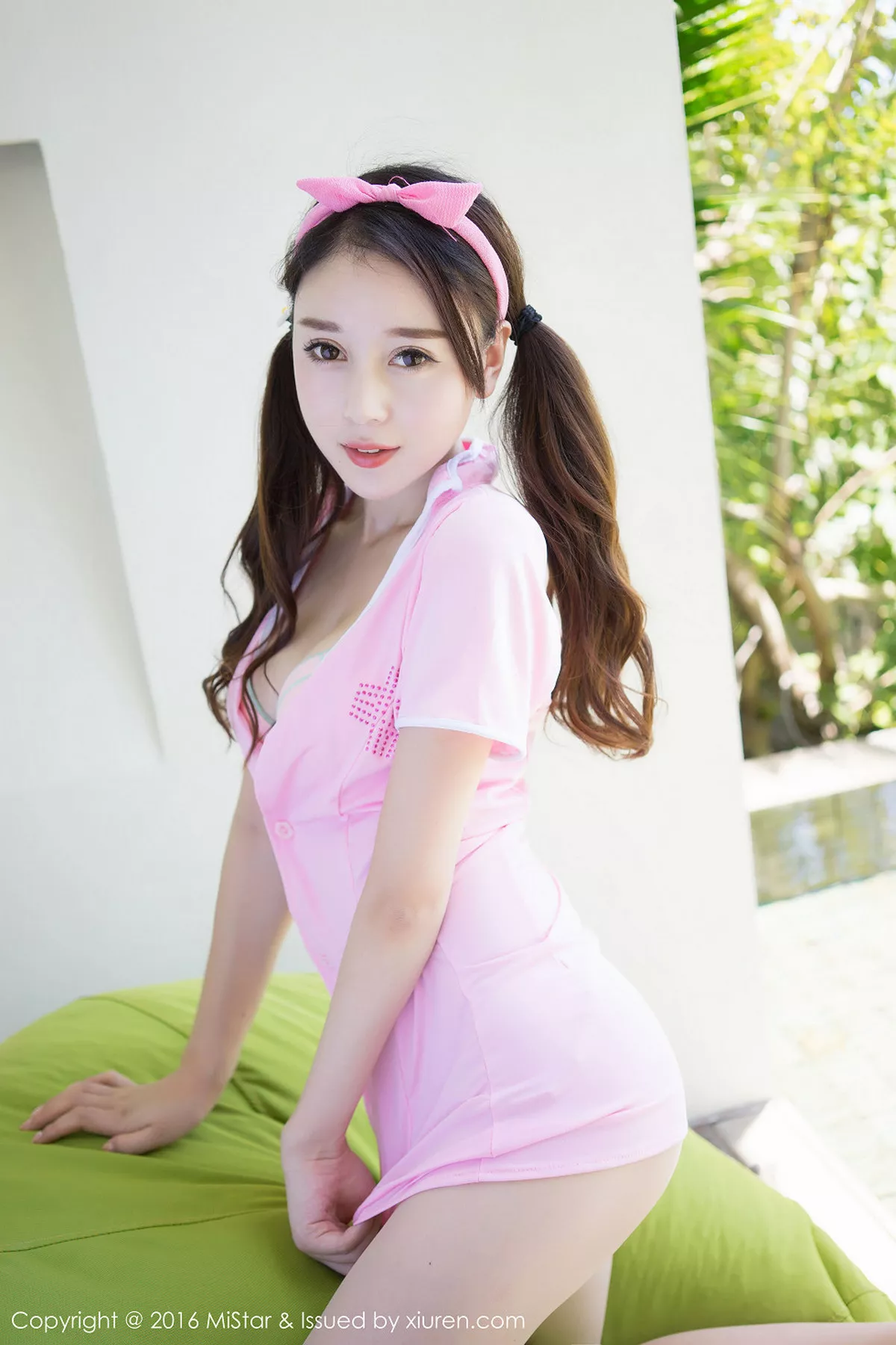 秀人集.com_[MiStar魅妍社]Vol.120_嫩模赵小米Kitty苏梅岛旅拍粉红护士装秀迷人美胸写真50P