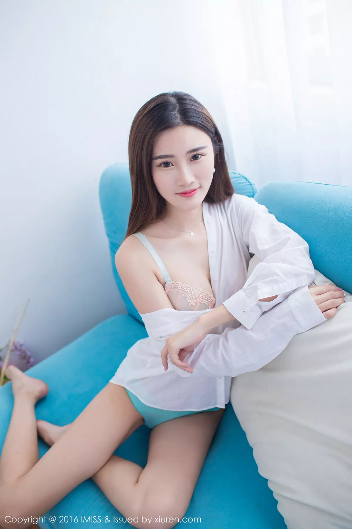 秀人集.com_[IMISS爱蜜社]Vol.135_嫩模格格污巫宽松睡裙下性感内衣秀完美身材清爽写真66P