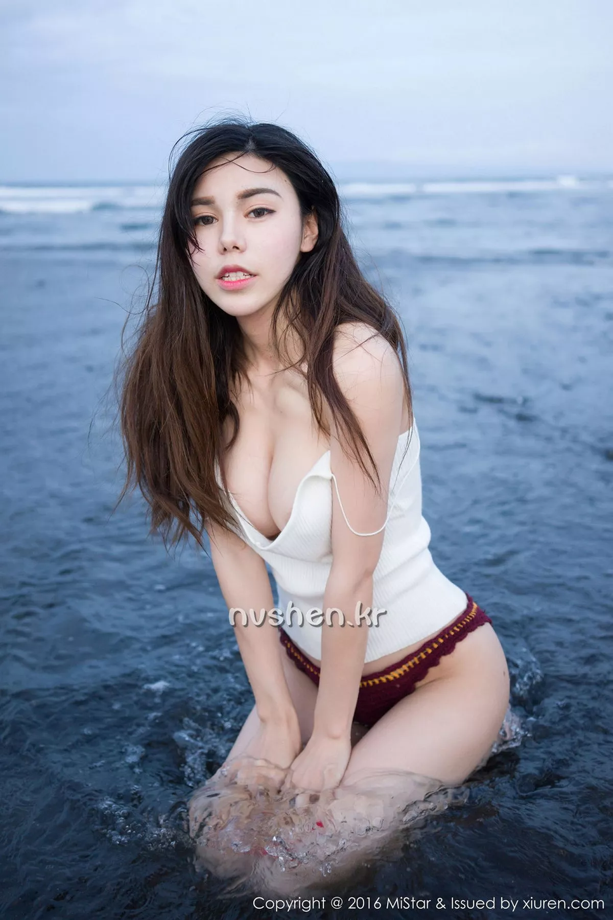 秀人集.com_[MiStar魅妍社]Vol.125_嫩模沈佳熹巴厘岛旅拍第2套沙滩边吊带内衣秀美胸写真50P