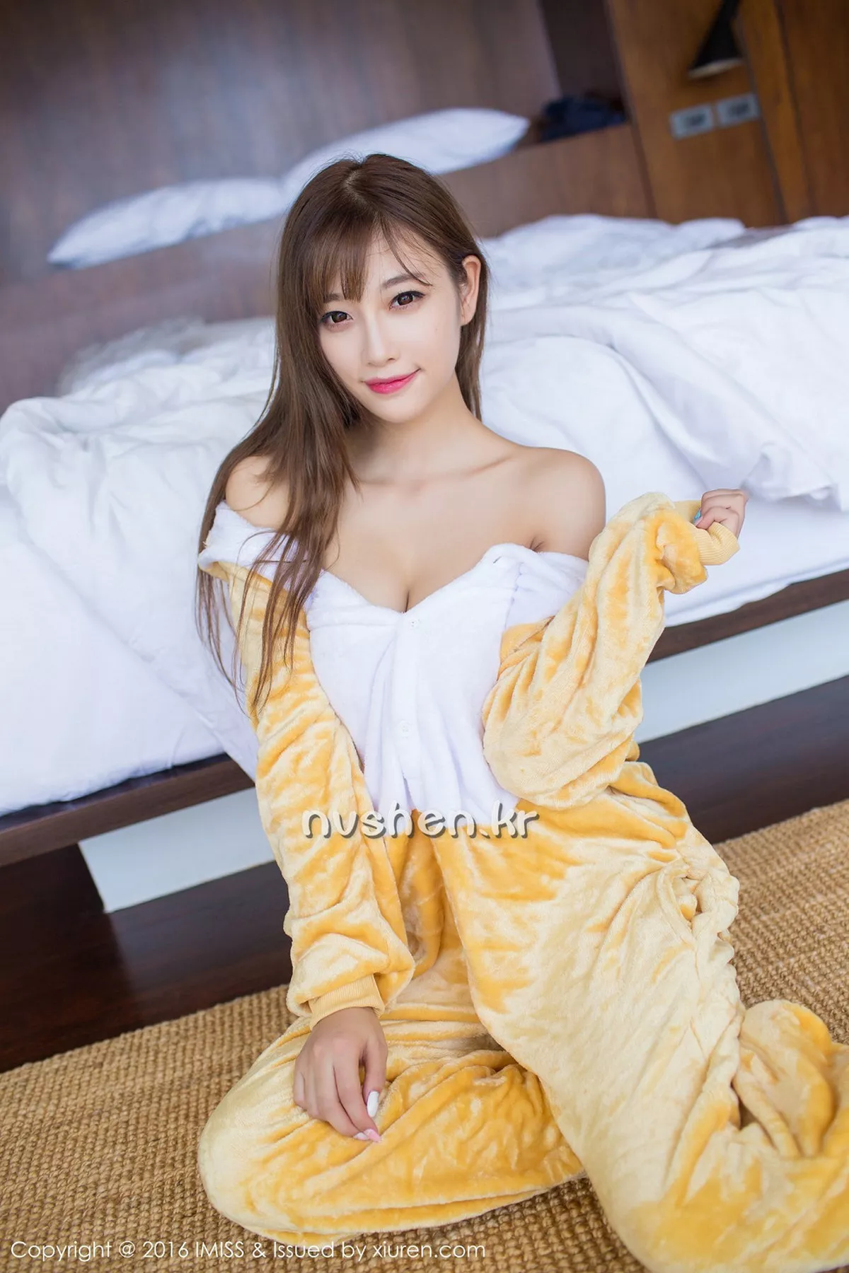 秀人集.com_[IMISS爱蜜社]Vol.136_嫩模Sugar小甜心CC苏梅岛旅拍美女扮野兽性感黑丝写真59P