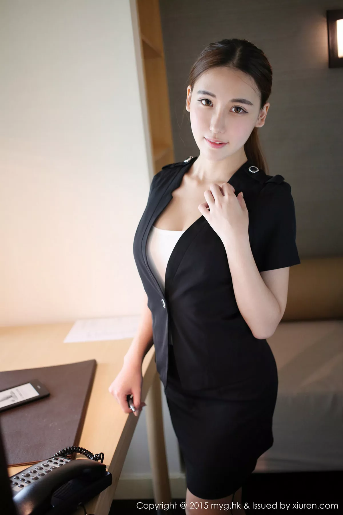 秀人集.com_[MyGirl美媛馆]Vol.161_嫩模熊吖BOBO黑色教师制服吊带丝袜性感迷人写真40P
