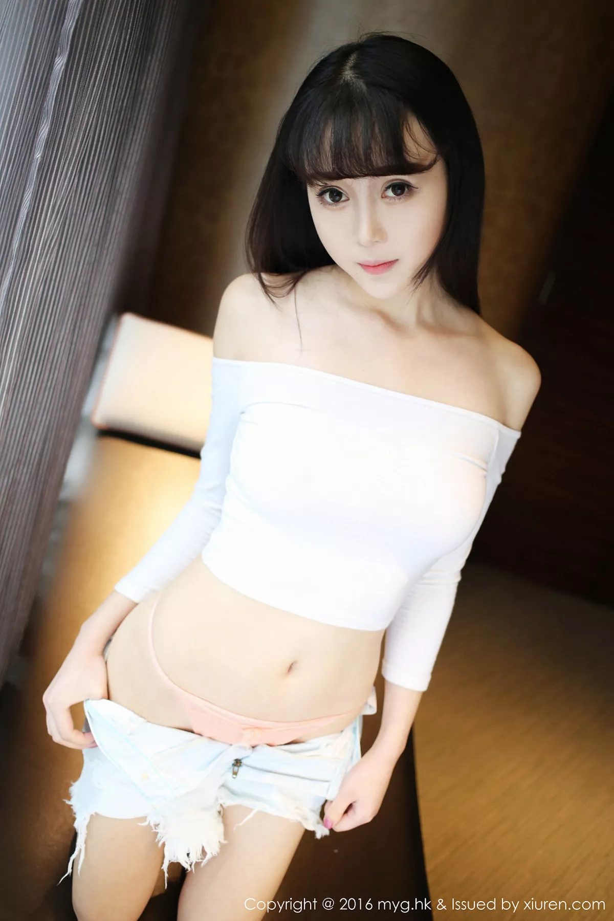 秀人集.com_[MyGirl美媛馆]Vol.197_嫩模赵小米Kitty白色上衣半撩秀美胸粉红内裤性感写真65P