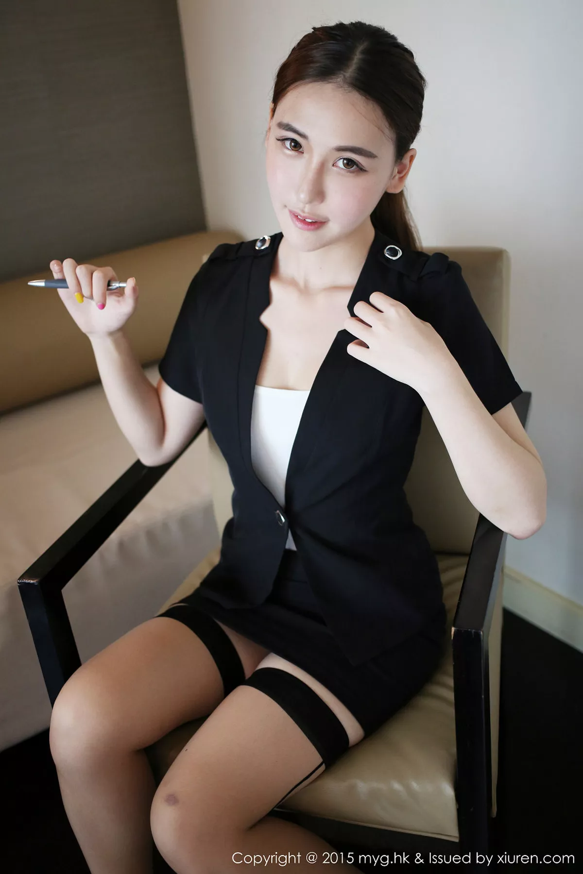 秀人集.com_[MyGirl美媛馆]Vol.161_嫩模熊吖BOBO黑色教师制服吊带丝袜性感迷人写真40P