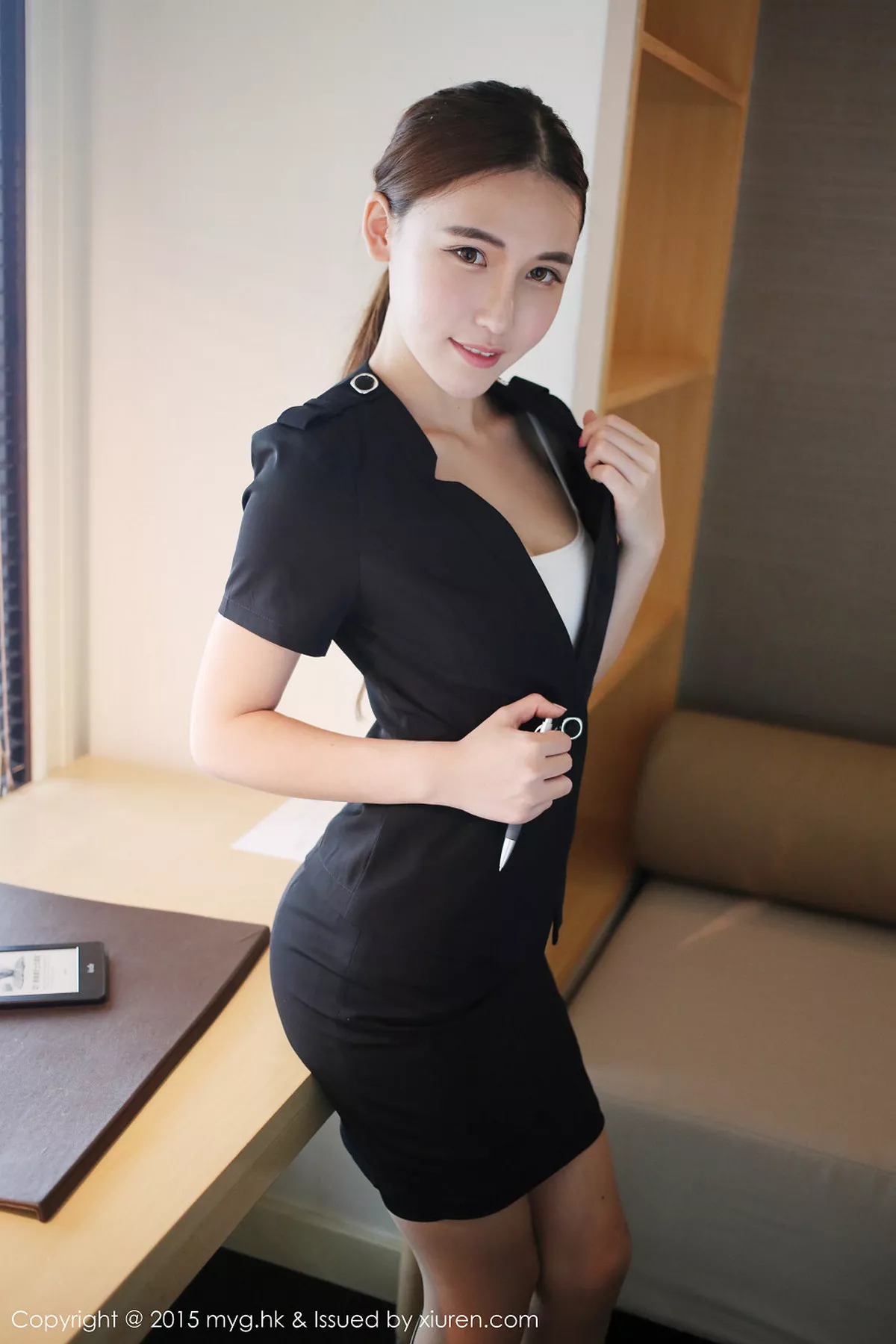 秀人集.com_[MyGirl美媛馆]Vol.161_嫩模熊吖BOBO黑色教师制服吊带丝袜性感迷人写真40P