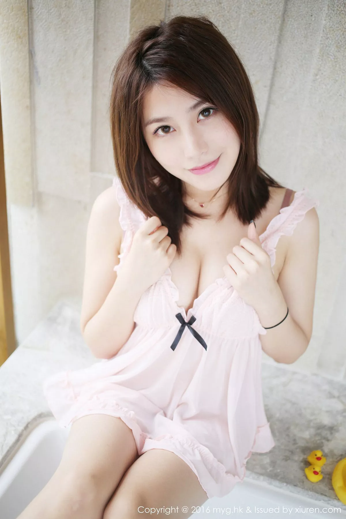 秀人集.com_[MyGirl美媛馆]Vol.228_许诺Sabrina三亚旅拍第2套浴室里粉红内衣秀豪乳写真60P