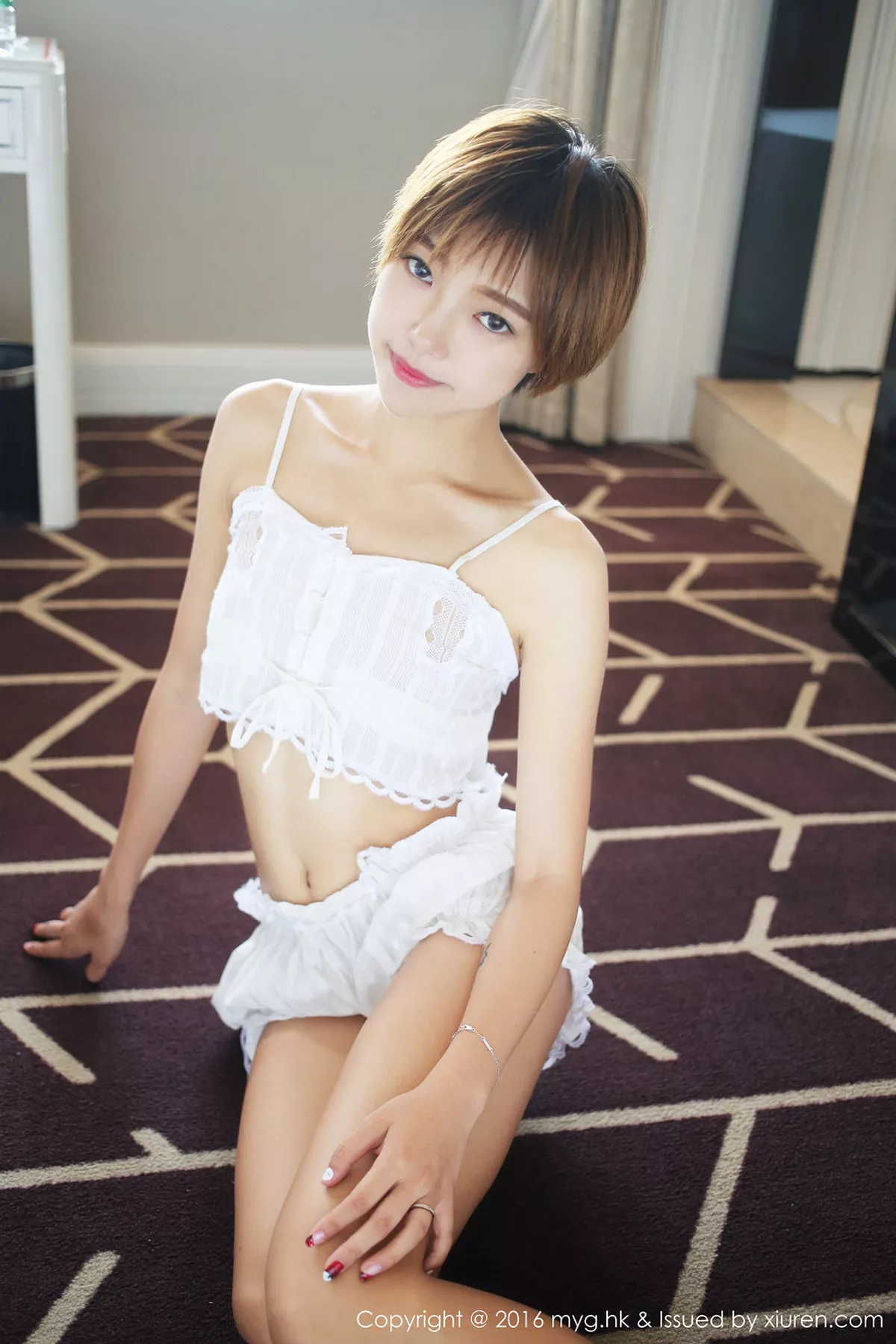 秀人集.com_[MyGirl美媛馆]Vol.222_嫩模冯木木LRIS白色吊带内衣脱内裤秀翘臀撩人诱惑写真45P