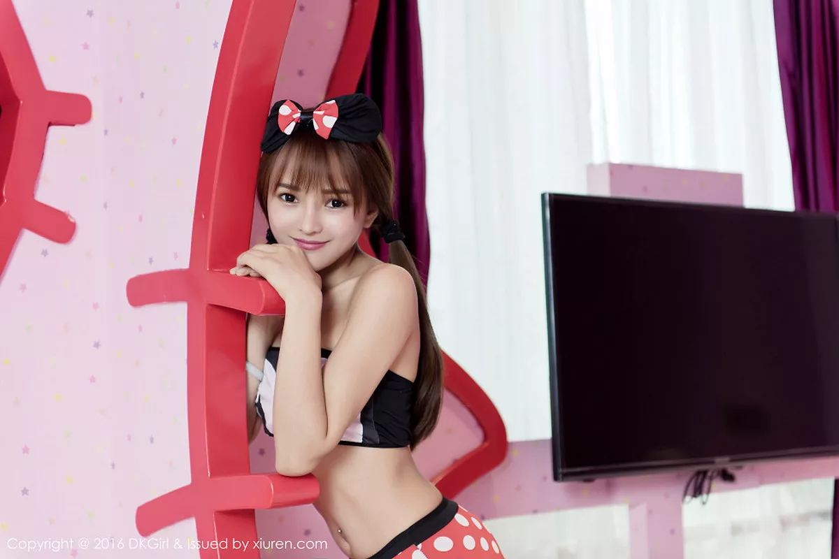 秀人集.com_[DKGirl御女郎]Vol.003_童颜巨乳美少女岑雨桥粉红圣诞主题豪乳翘臀完美诱惑写真54P