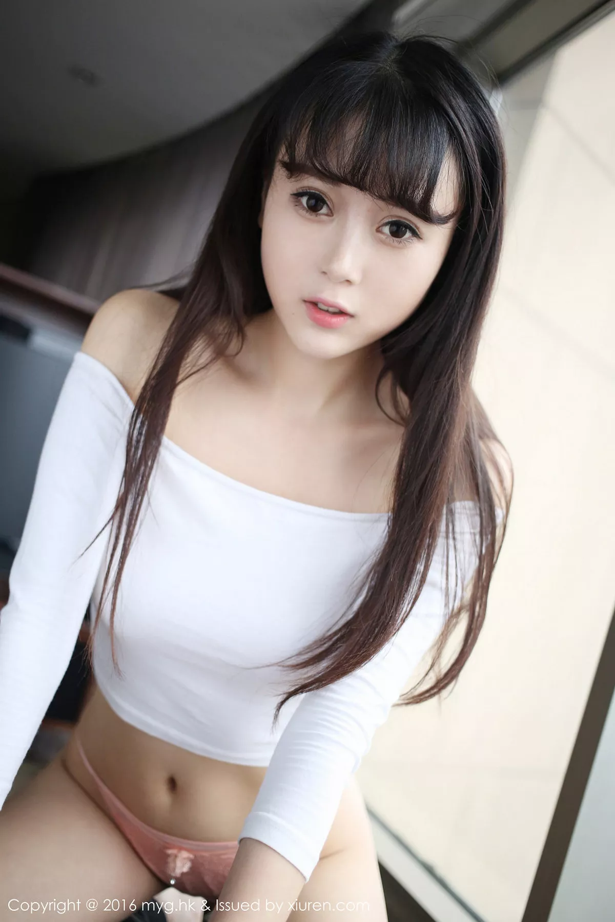 秀人集.com_[MyGirl美媛馆]Vol.197_嫩模赵小米Kitty白色上衣半撩秀美胸粉红内裤性感写真65P