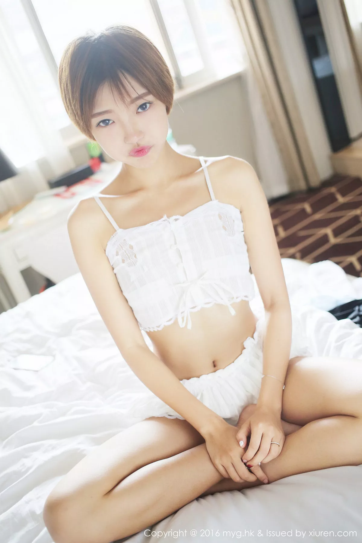 秀人集.com_[MyGirl美媛馆]Vol.222_嫩模冯木木LRIS白色吊带内衣脱内裤秀翘臀撩人诱惑写真45P