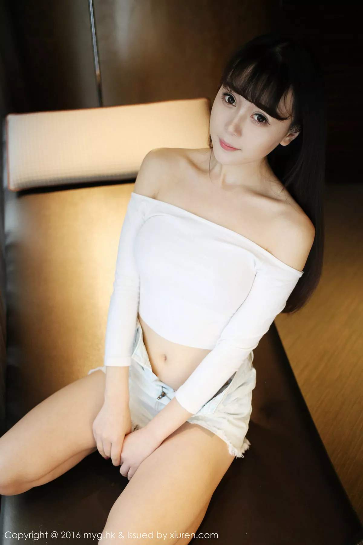 秀人集.com_[MyGirl美媛馆]Vol.197_嫩模赵小米Kitty白色上衣半撩秀美胸粉红内裤性感写真65P