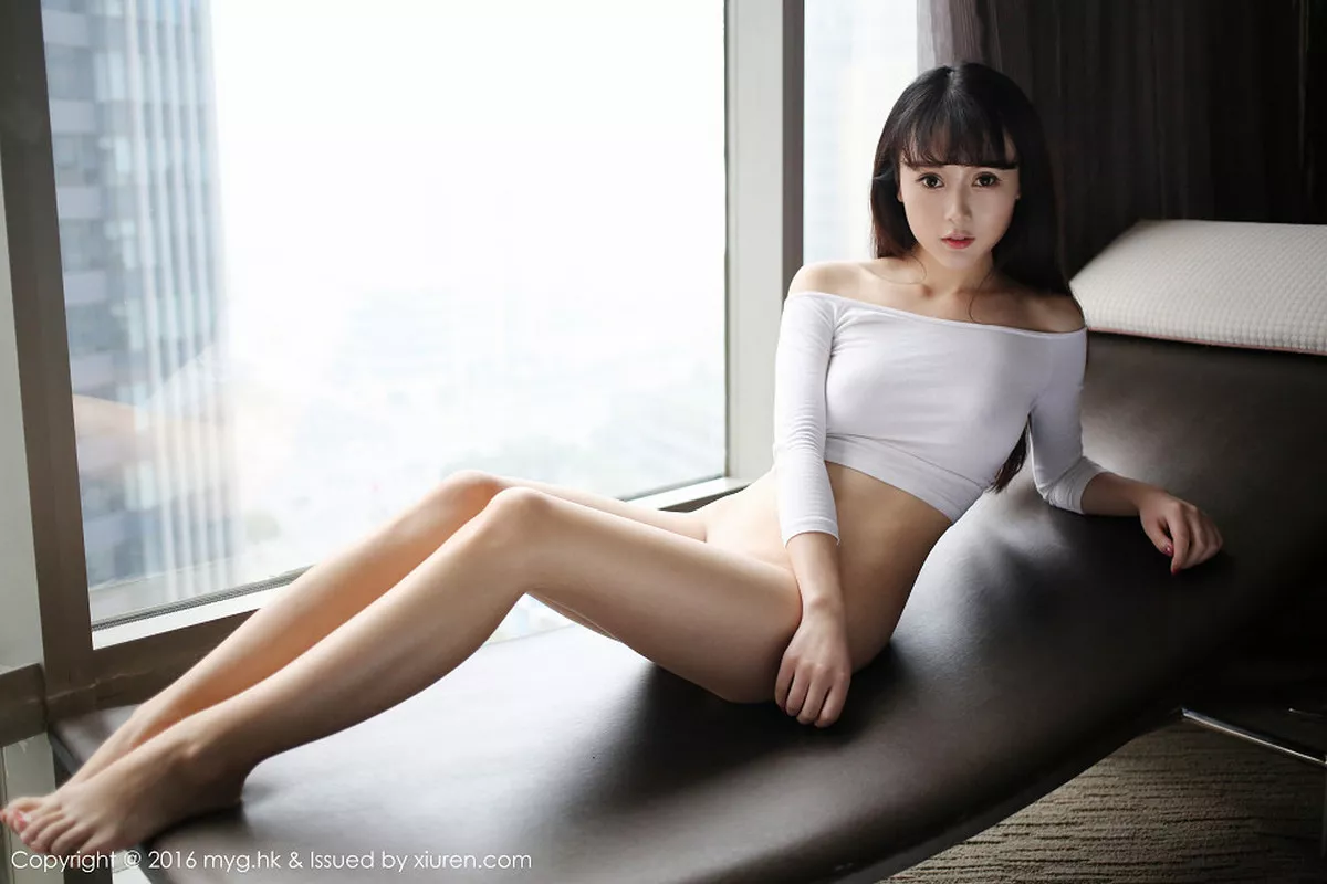 秀人集.com_[MyGirl美媛馆]Vol.197_嫩模赵小米Kitty白色上衣半撩秀美胸粉红内裤性感写真65P