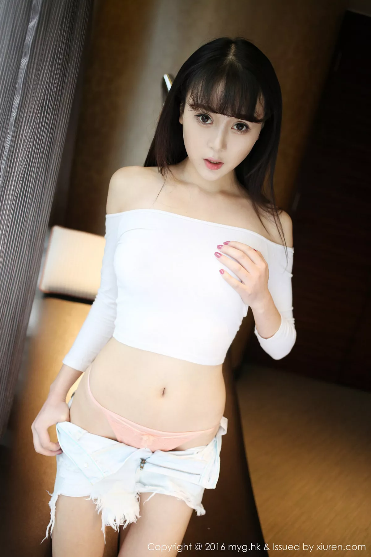 秀人集.com_[MyGirl美媛馆]Vol.197_嫩模赵小米Kitty白色上衣半撩秀美胸粉红内裤性感写真65P
