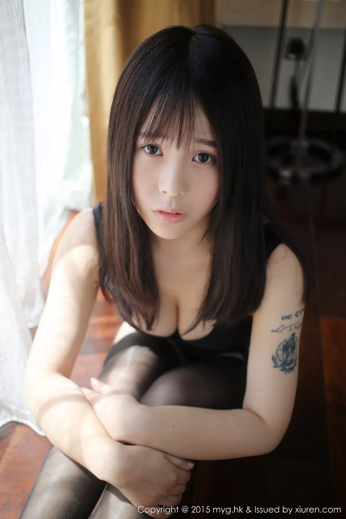 秀人集.com_[MyGirl美媛馆]Vol.166_嫩模Evelyn艾莉三亚旅拍黑色死库水秀曲线黑丝吊袜写真62P