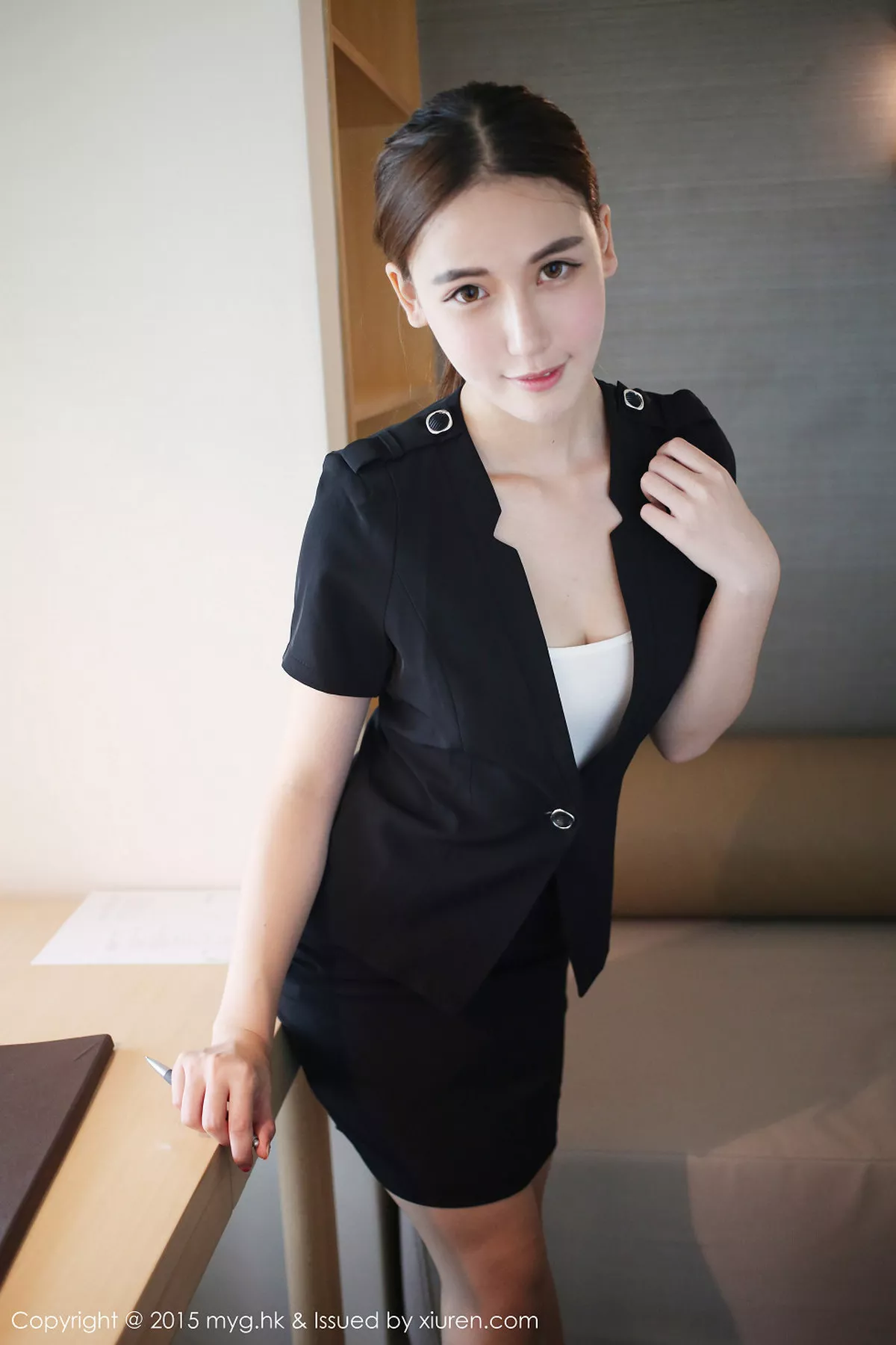 秀人集.com_[MyGirl美媛馆]Vol.161_嫩模熊吖BOBO黑色教师制服吊带丝袜性感迷人写真40P