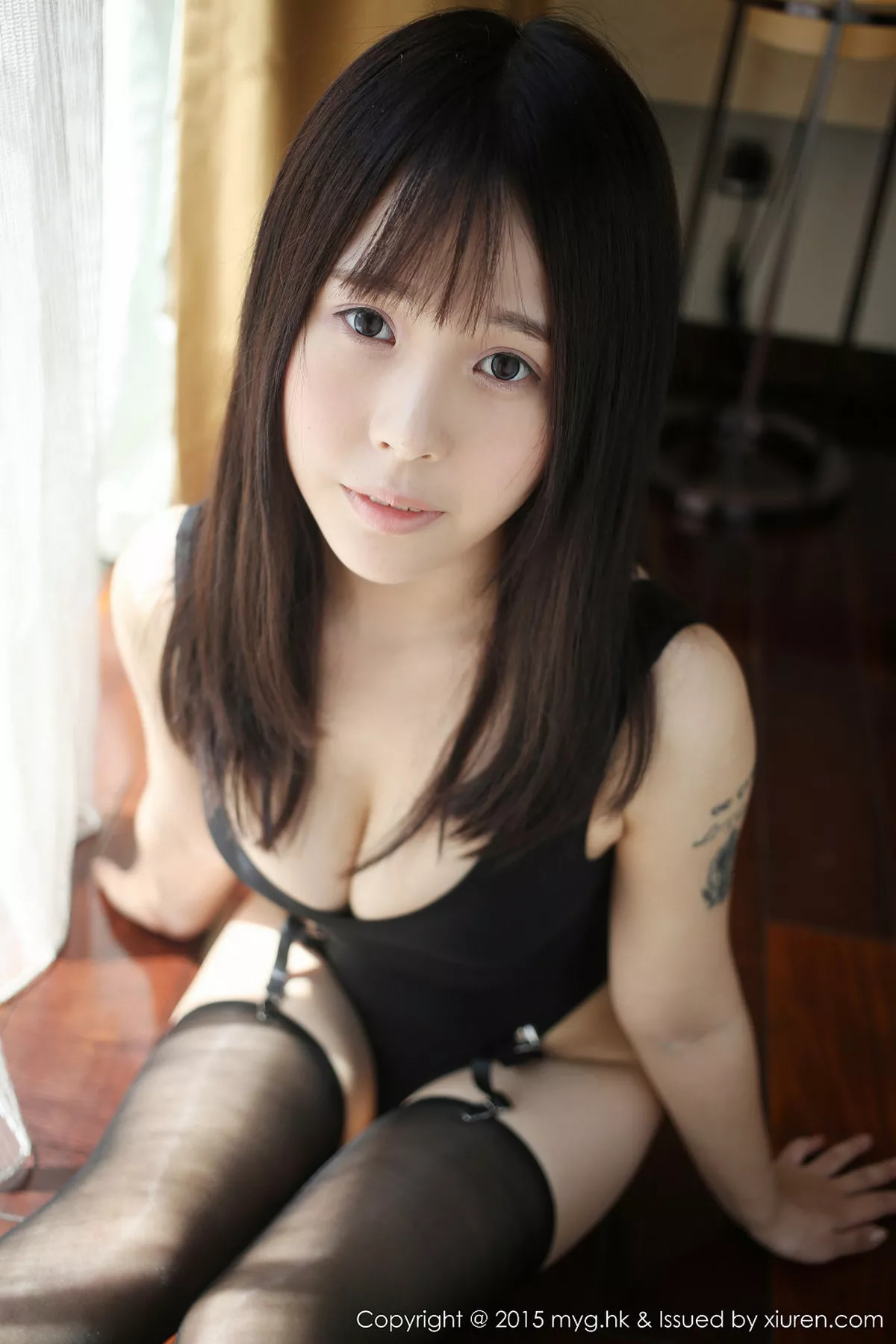 秀人集.com_[MyGirl美媛馆]Vol.166_嫩模Evelyn艾莉三亚旅拍黑色死库水秀曲线黑丝吊袜写真62P