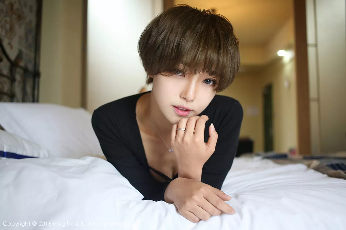 秀人集.com_[MyGirl美媛馆]Vol.204_嫩模冯木木LRIS白色内裤秀翘臀半裸上身撩人美胸写真62P