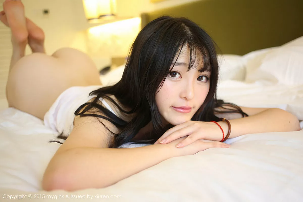 秀人集.com_[MyGirl美媛馆]Vol.174_嫩模伊小七MoMo三亚旅拍半裸下身白嫩翘臀诱惑写真41P