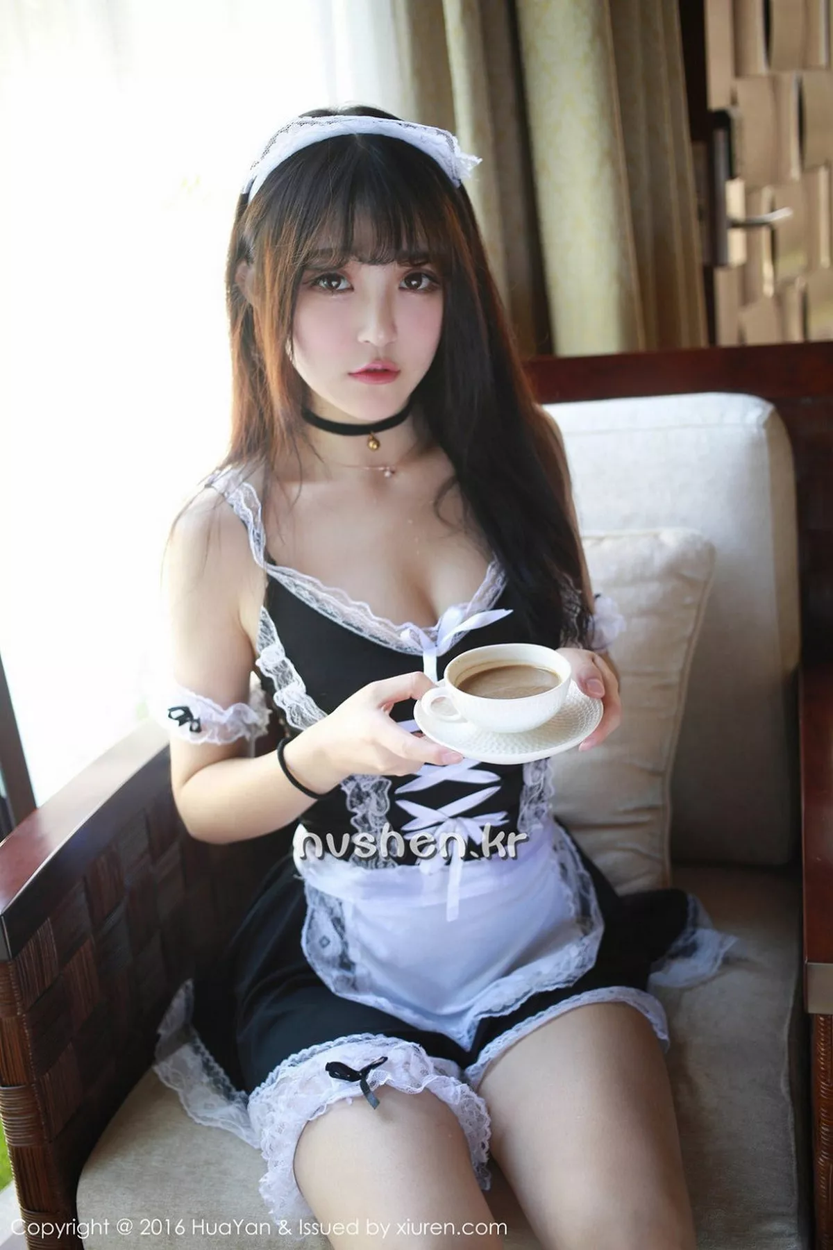 秀人集.com_[HuaYan花の颜]Vol.014_嫩模伊小七MoMo三亚旅拍居家性感女仆装秀美胸迷人写真50P