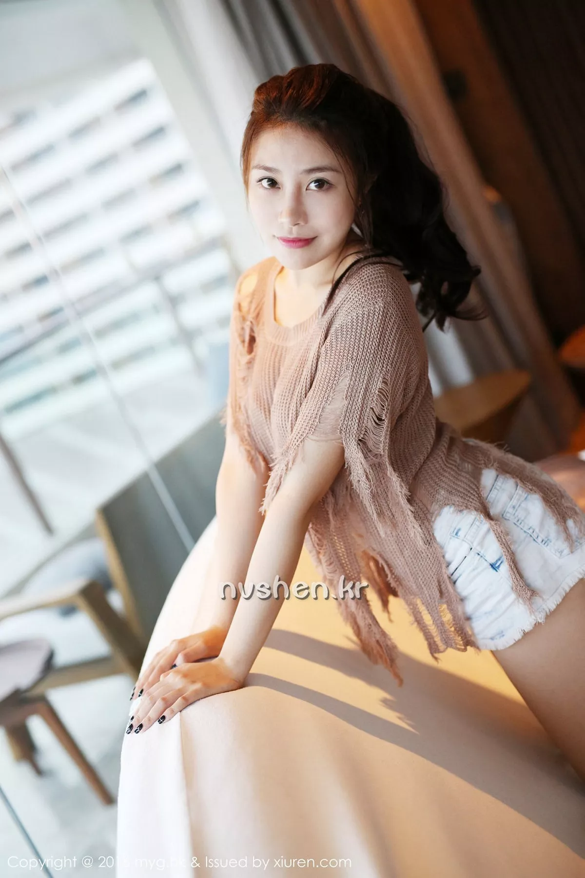 秀人集.com_[MyGirl美媛馆]Vol.233_嫩模许诺Sabrina居家私房护士装白色丝袜性感美腿写真64P