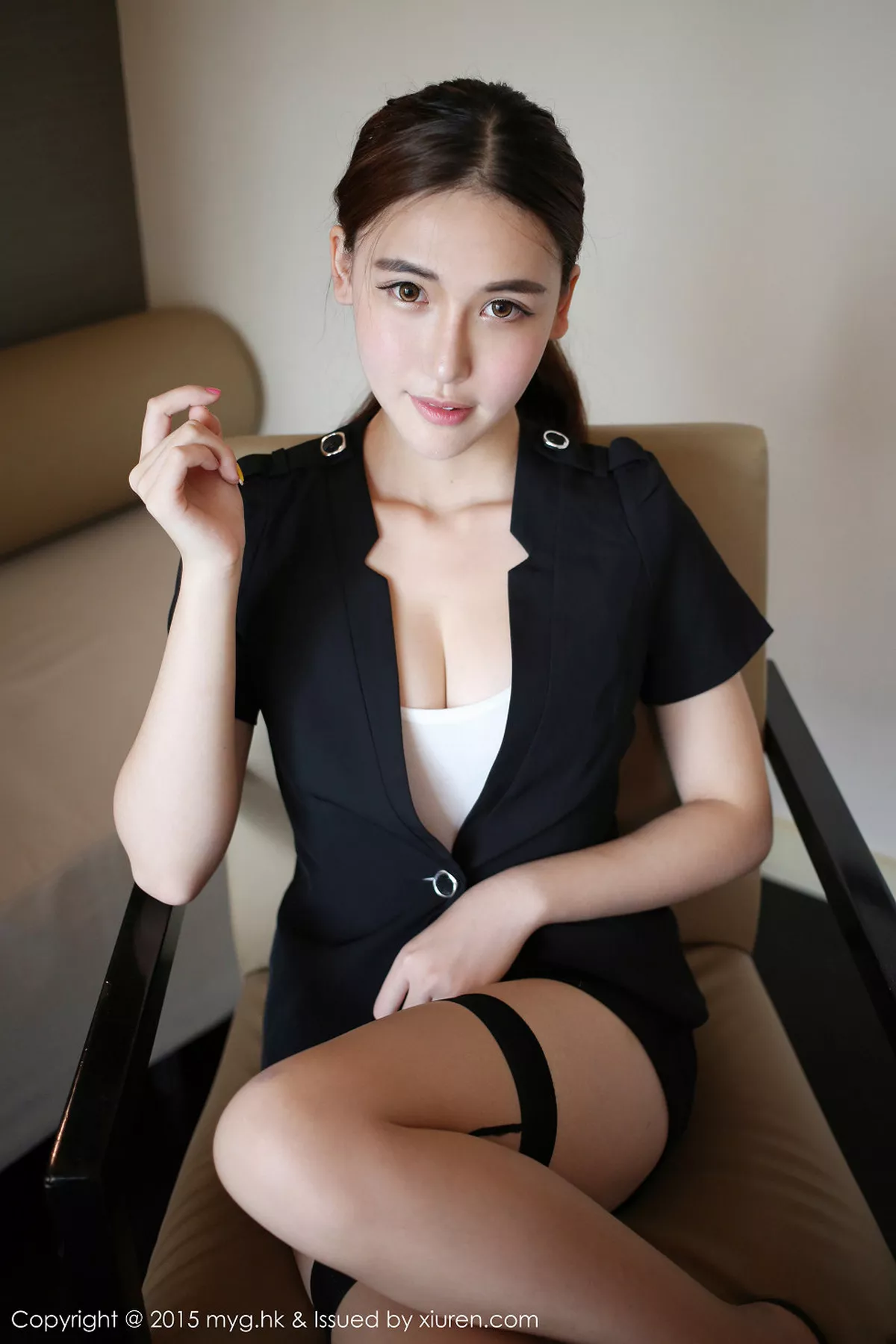 秀人集.com_[MyGirl美媛馆]Vol.161_嫩模熊吖BOBO黑色教师制服吊带丝袜性感迷人写真40P