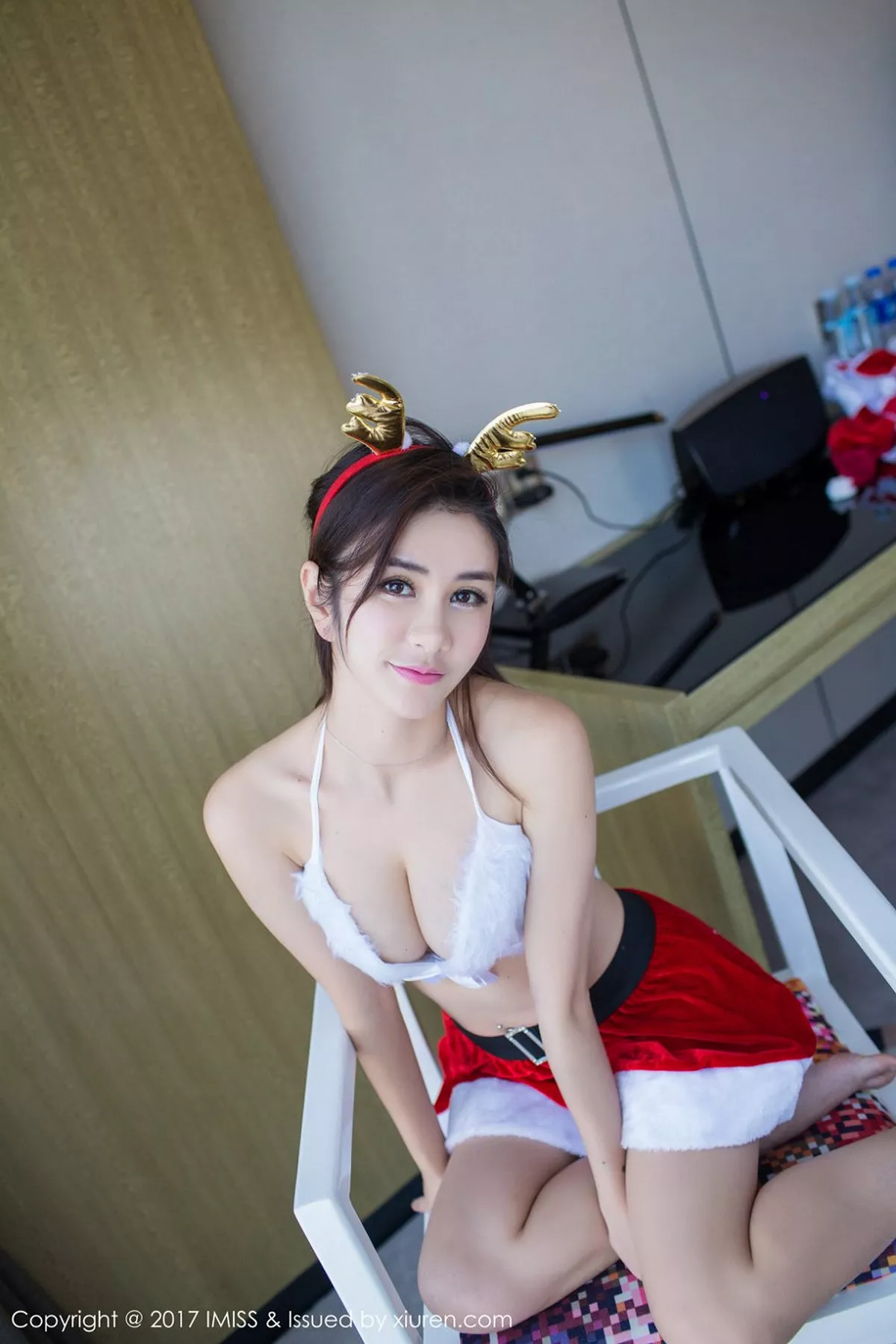 秀人集.com_[IMISS爱蜜社]Vol.146_嫩模李李七七喜喜圣诞主题小红裙纯白内衣秀完美身材写真67P