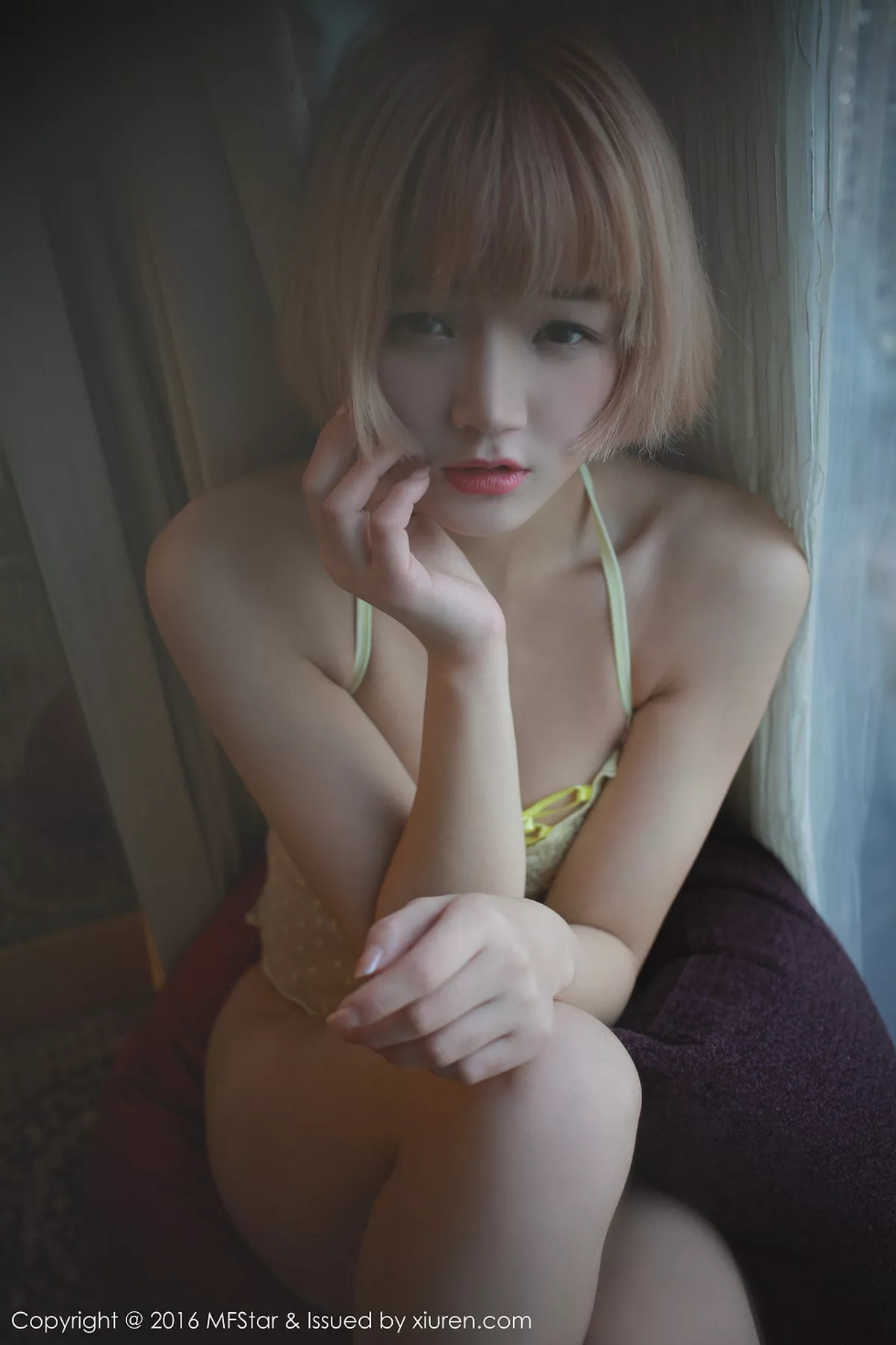 秀人集.com_[MFStar模范学院]Vol.082_嫩模悦爷妖精居家红色内衣半脱内裤秀诱人翘臀写真51P