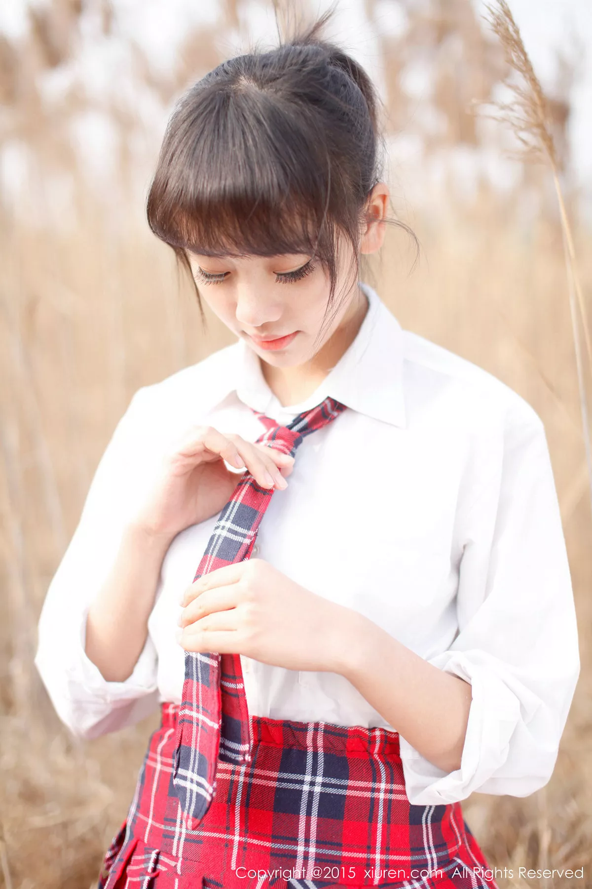 秀人集.com_[XiuRen秀人网]No.318_邻家女孩七米baby户外红色格子裙清新学生装迷人写真112P