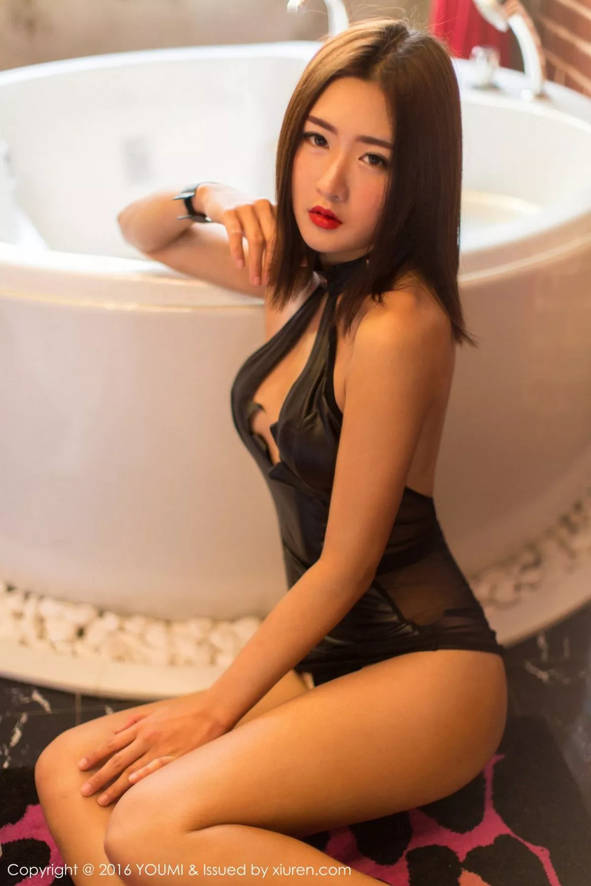 秀人集.com_[YouMi尤蜜荟]Vol.004_嫩模周琰琳LIN性感豹纹内衣+蕾丝边吊带黑丝袜完美诱惑写真53P