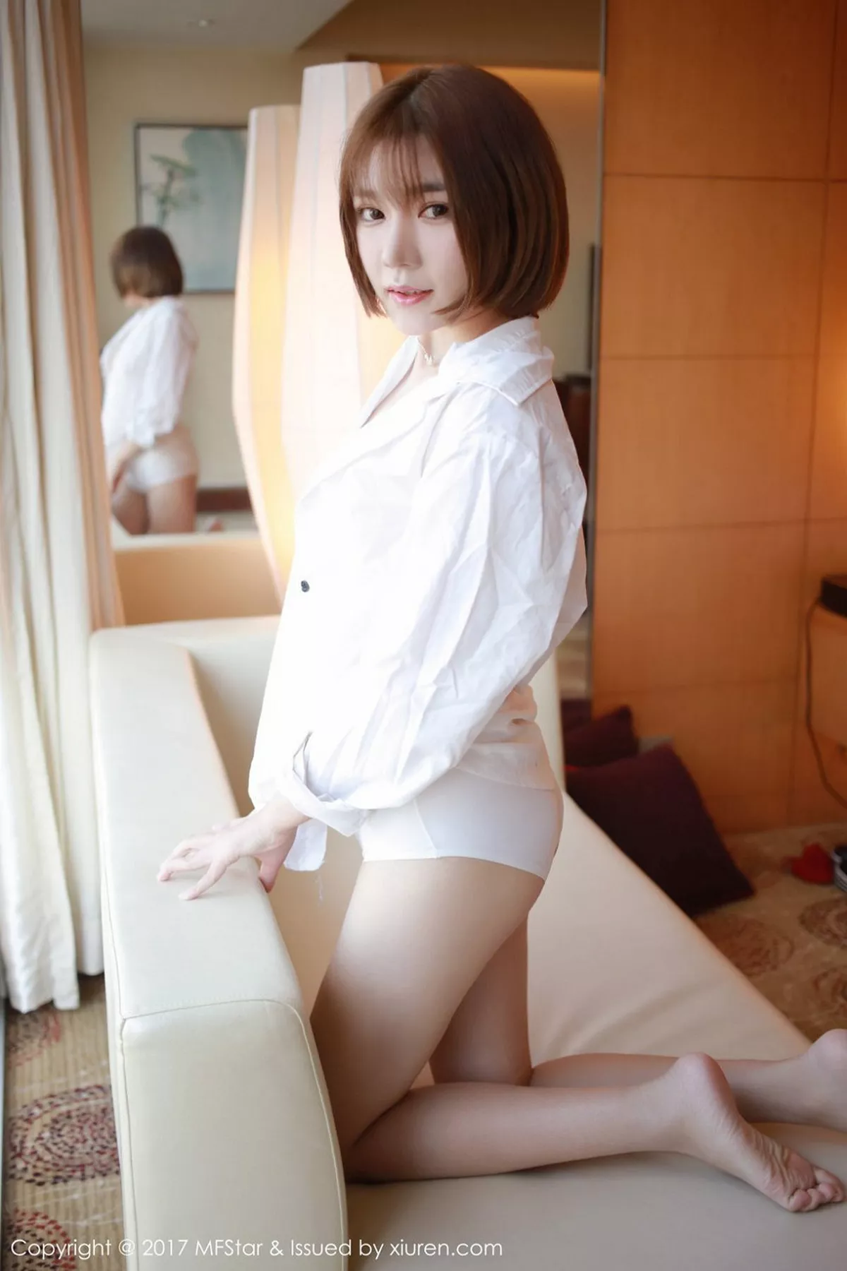 秀人集.com_[MFStar模范学院]Vol.089_丽质嫩模冷不丁居家白衬衣不穿内衣秀美胸撩人写真52P