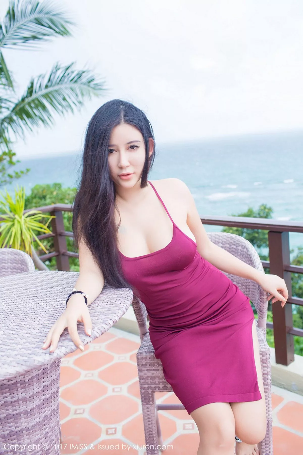 秀人集.com_[IMISS爱蜜社]Vol.151_嫩模Abby李雅长滩旅拍红色吊带连身裙大秀豪乳诱惑写真47P