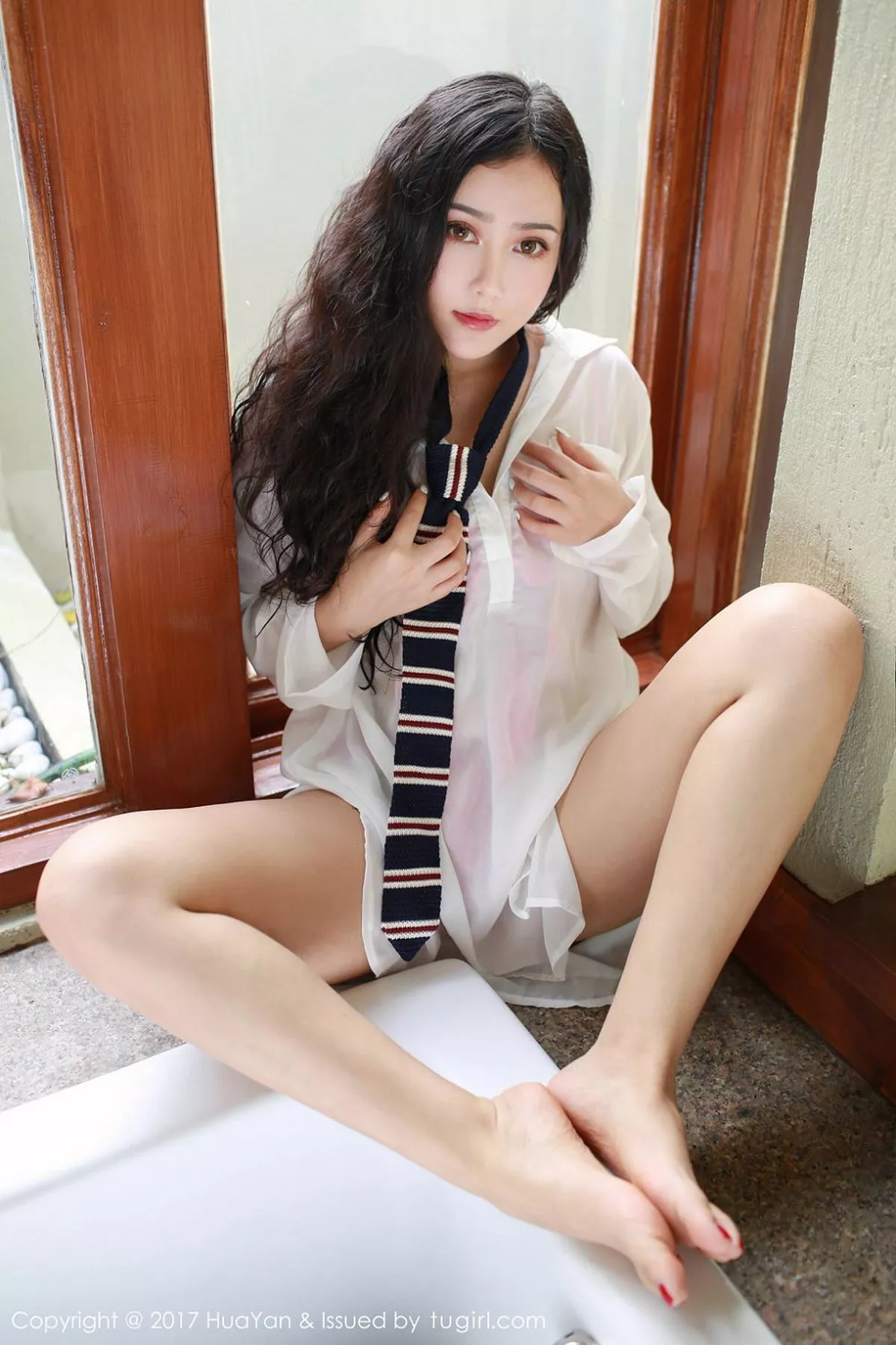 秀人集.com_[HuaYan花の颜]Vol.028_嫩模Manuela玛鲁娜长滩岛旅拍飘带内衣秀丰乳肥臀写真35P