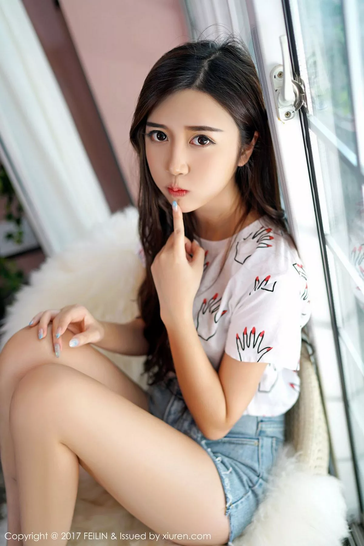 秀人集.com_[FeiLin嗲囡囡]Vol.074_人气嫩模方绮言Ayaka居家私房牛仔热裤秀完美身材写真40P