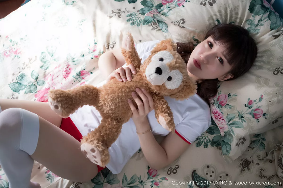秀人集.com_[UXING优星馆]Vol.040_嫩模K8傲娇萌萌Vivian居家大床上体操服可爱萌动写真60P