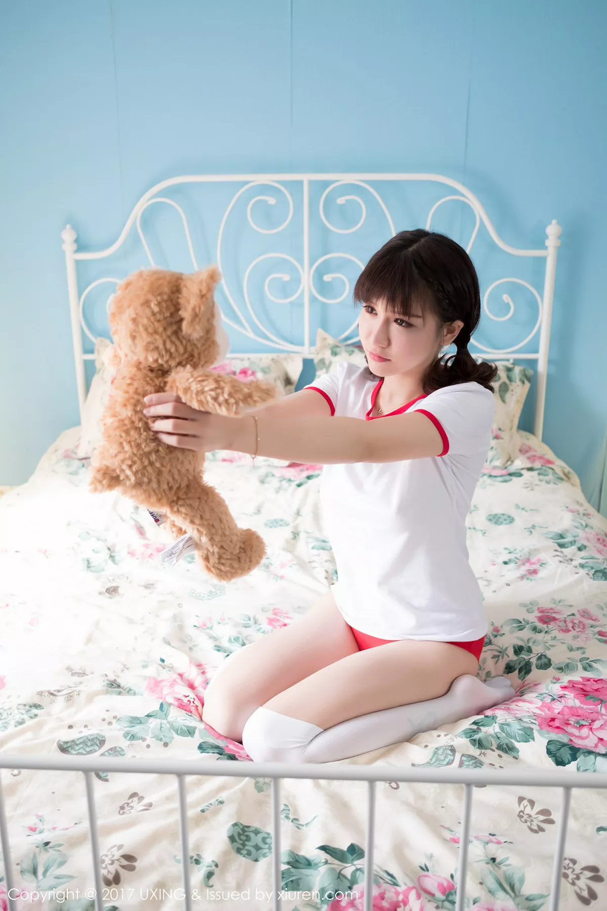 秀人集.com_[UXING优星馆]Vol.040_嫩模K8傲娇萌萌Vivian居家大床上体操服可爱萌动写真60P