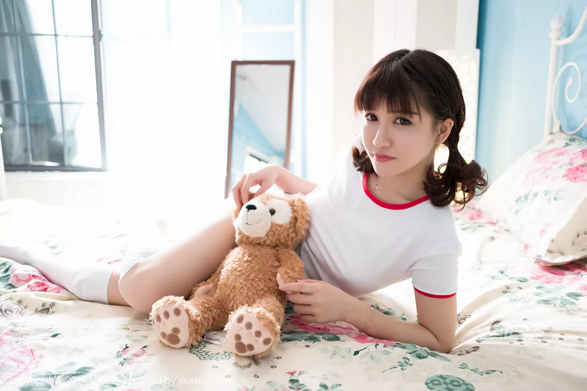 秀人集.com_[UXING优星馆]Vol.040_嫩模K8傲娇萌萌Vivian居家大床上体操服可爱萌动写真60P