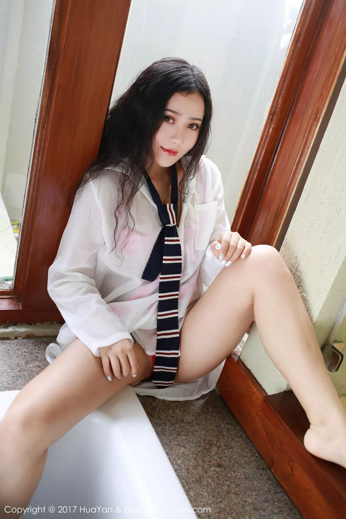 秀人集.com_[HuaYan花の颜]Vol.028_嫩模Manuela玛鲁娜长滩岛旅拍飘带内衣秀丰乳肥臀写真35P