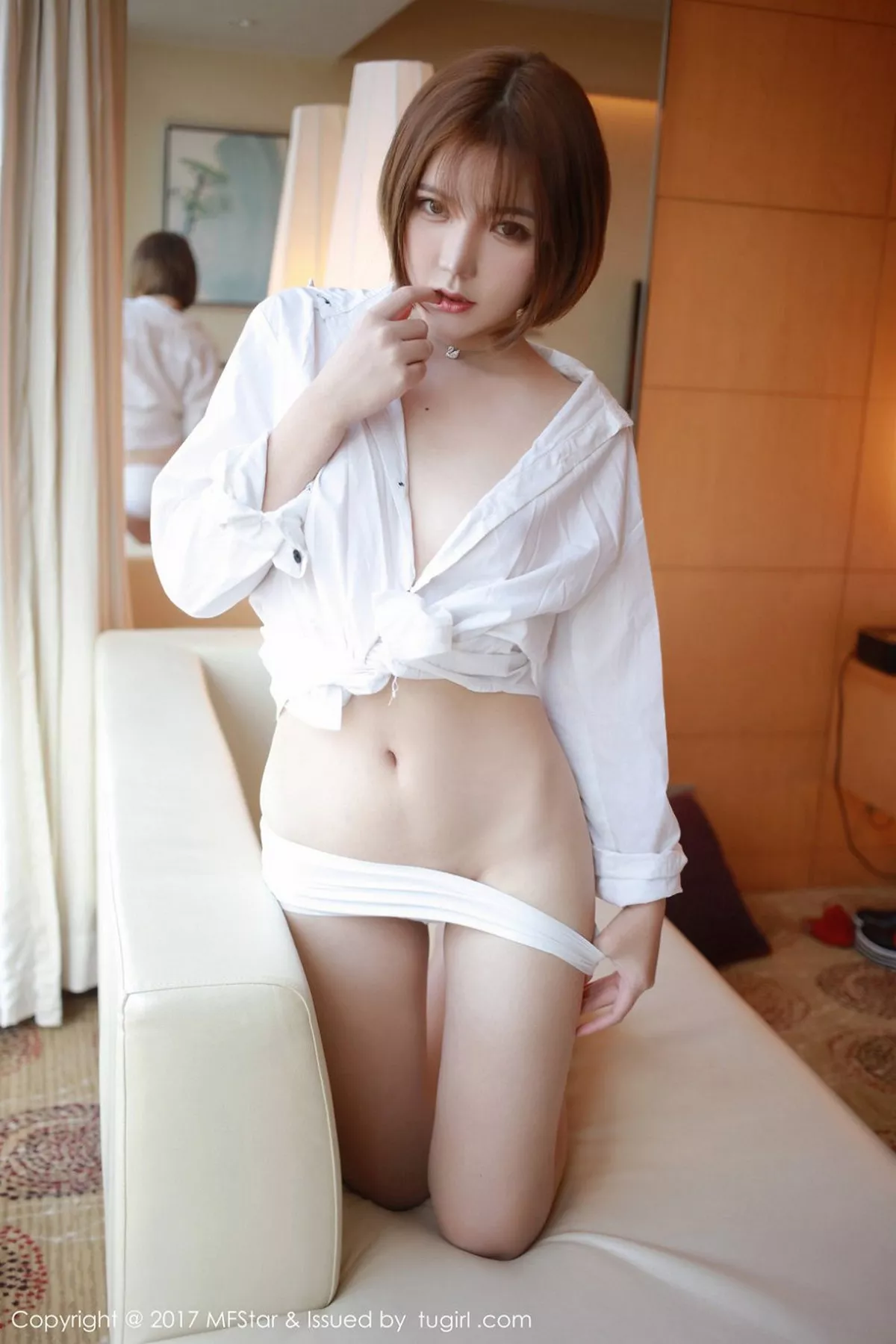 秀人集.com_[MFStar模范学院]Vol.089_丽质嫩模冷不丁居家白衬衣不穿内衣秀美胸撩人写真52P
