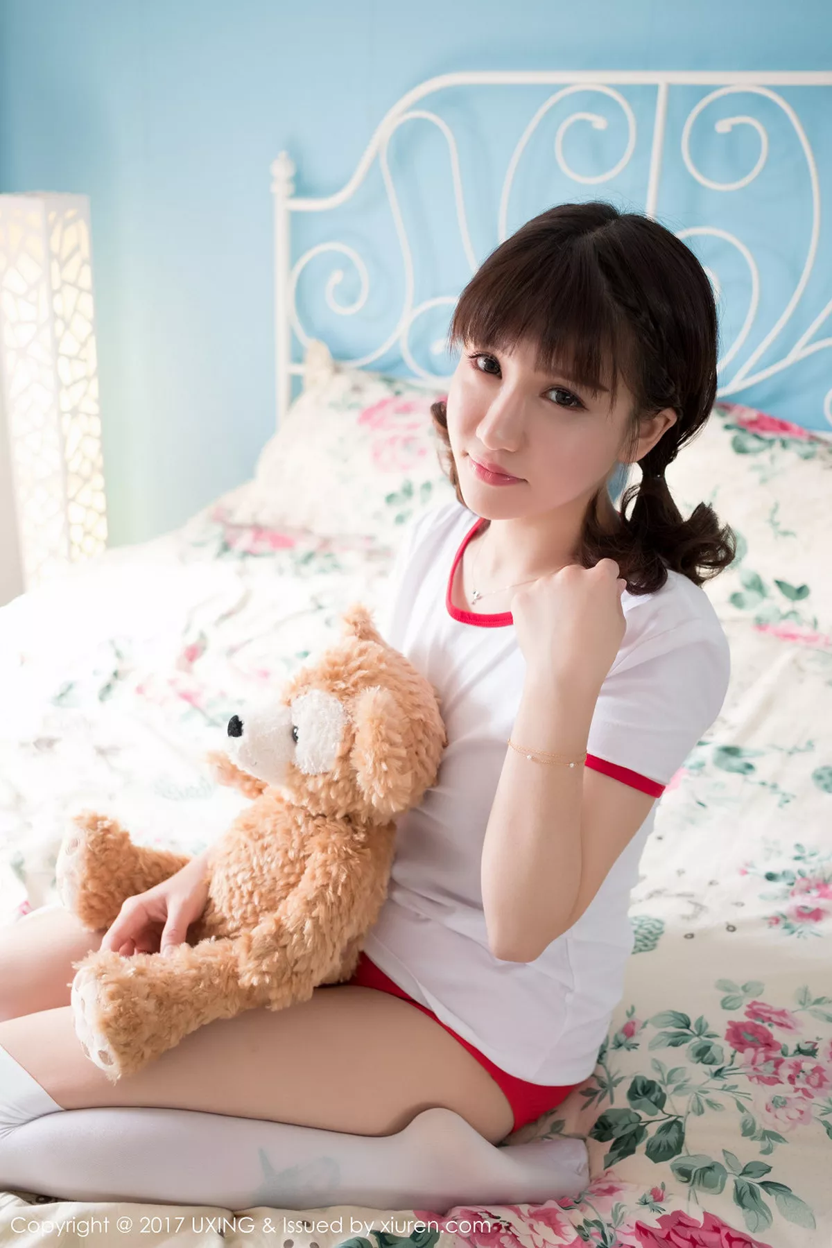 秀人集.com_[UXING优星馆]Vol.040_嫩模K8傲娇萌萌Vivian居家大床上体操服可爱萌动写真60P