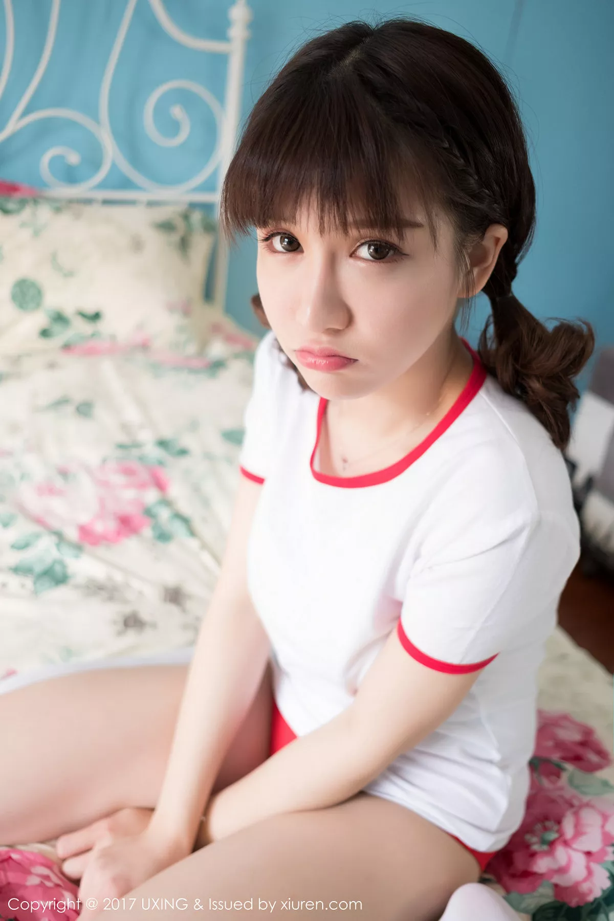 秀人集.com_[UXING优星馆]Vol.040_嫩模K8傲娇萌萌Vivian居家大床上体操服可爱萌动写真60P